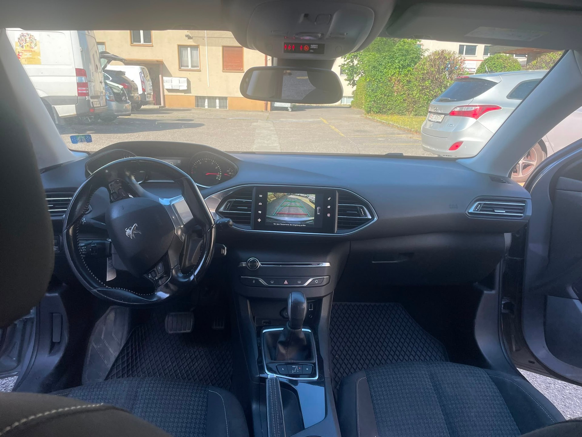PEUGEOT 308 SW 1.2 THP Féline Automatic-image-9