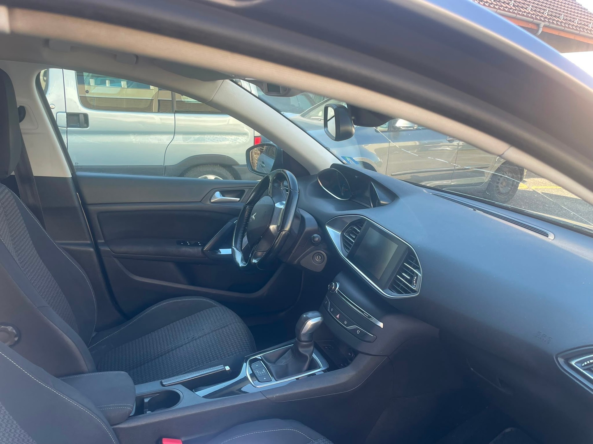 PEUGEOT 308 SW 1.2 THP Féline Automatic-image-7