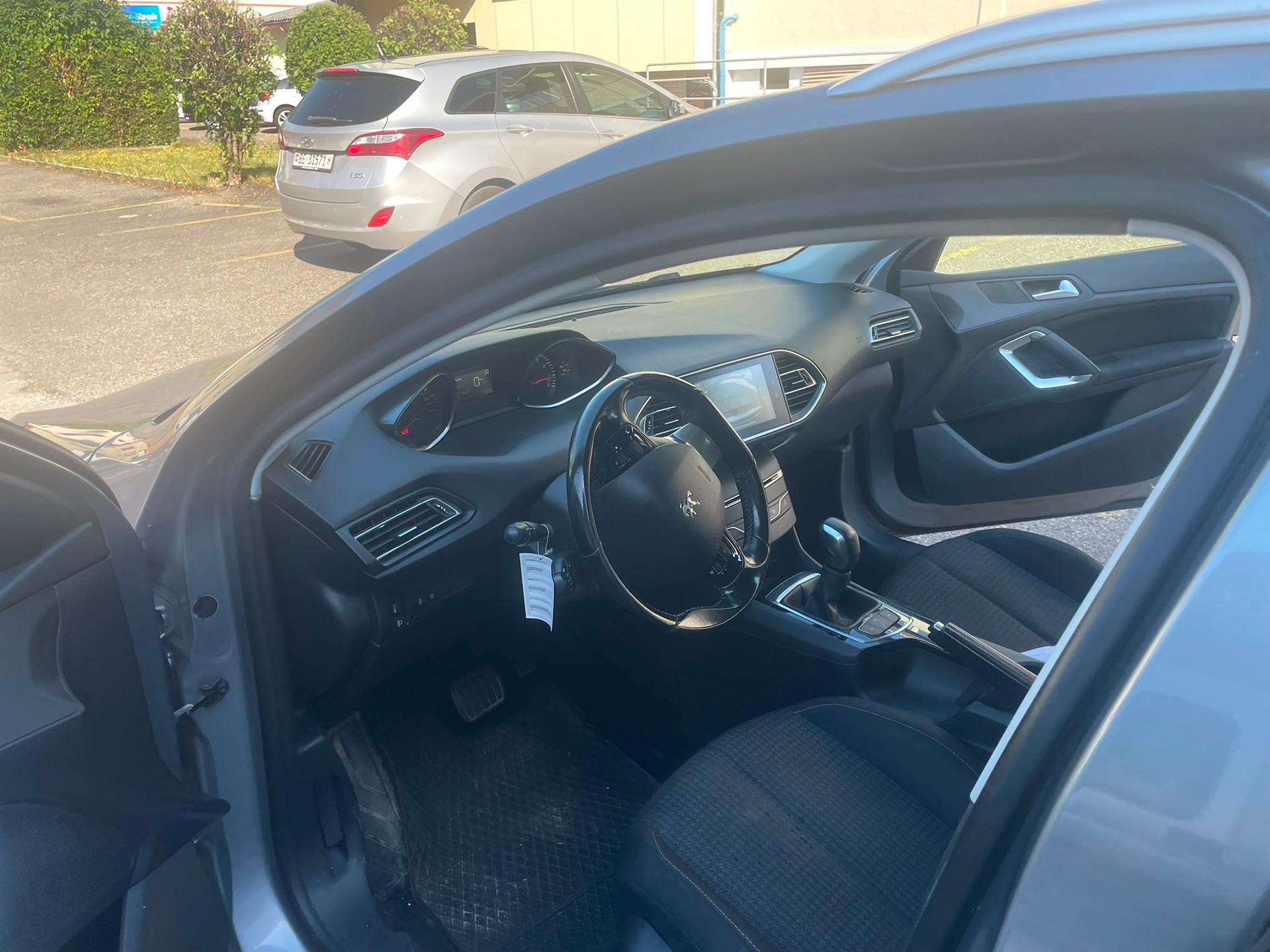 PEUGEOT 308 SW 1.2 THP Féline Automatic-image-6