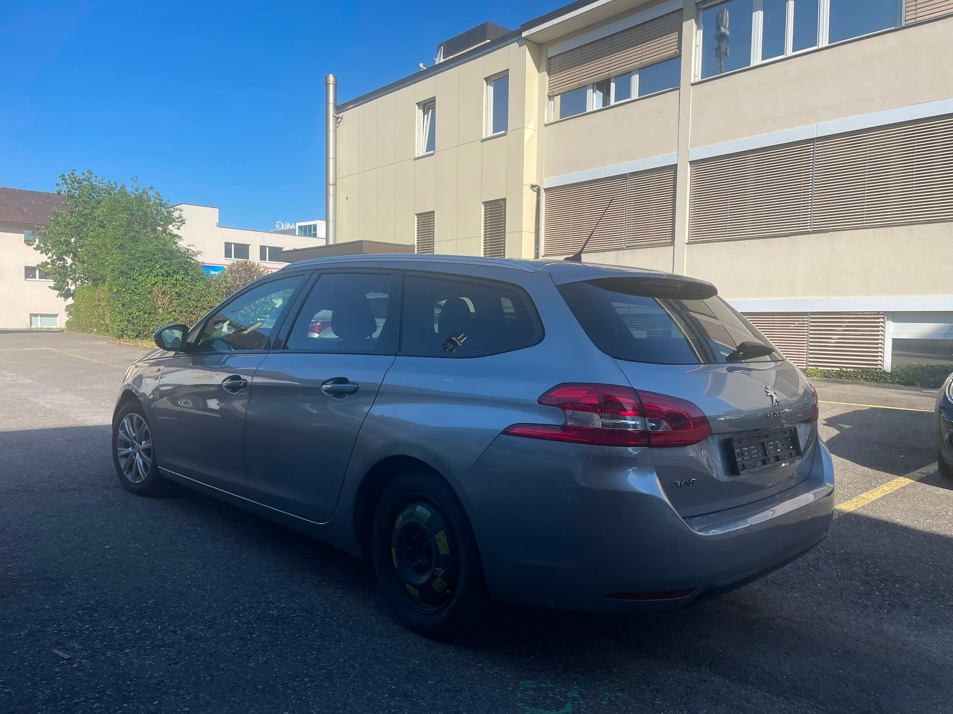 PEUGEOT 308 SW 1.2 THP Féline Automatic-image-3