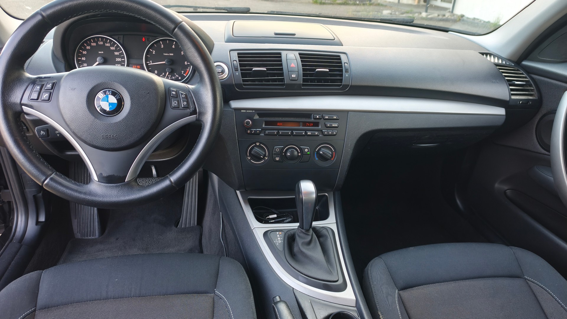 BMW 116i Access Steptronic-image-11