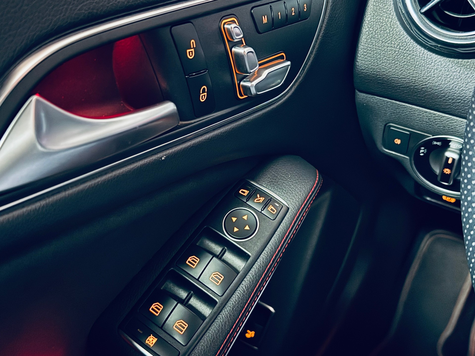 MERCEDES-BENZ GLA 250 AMG Line 4Matic 7G-DCT-image-27