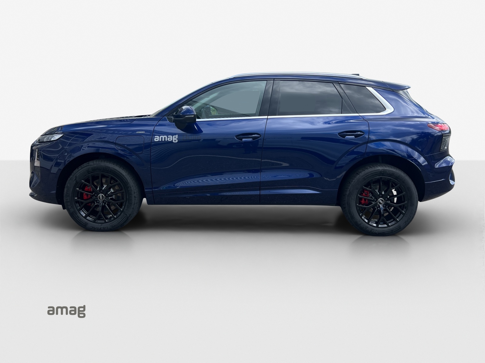 AUDI Q3 SUV e-hybrid 200 kW S tronig-showroom-element-1