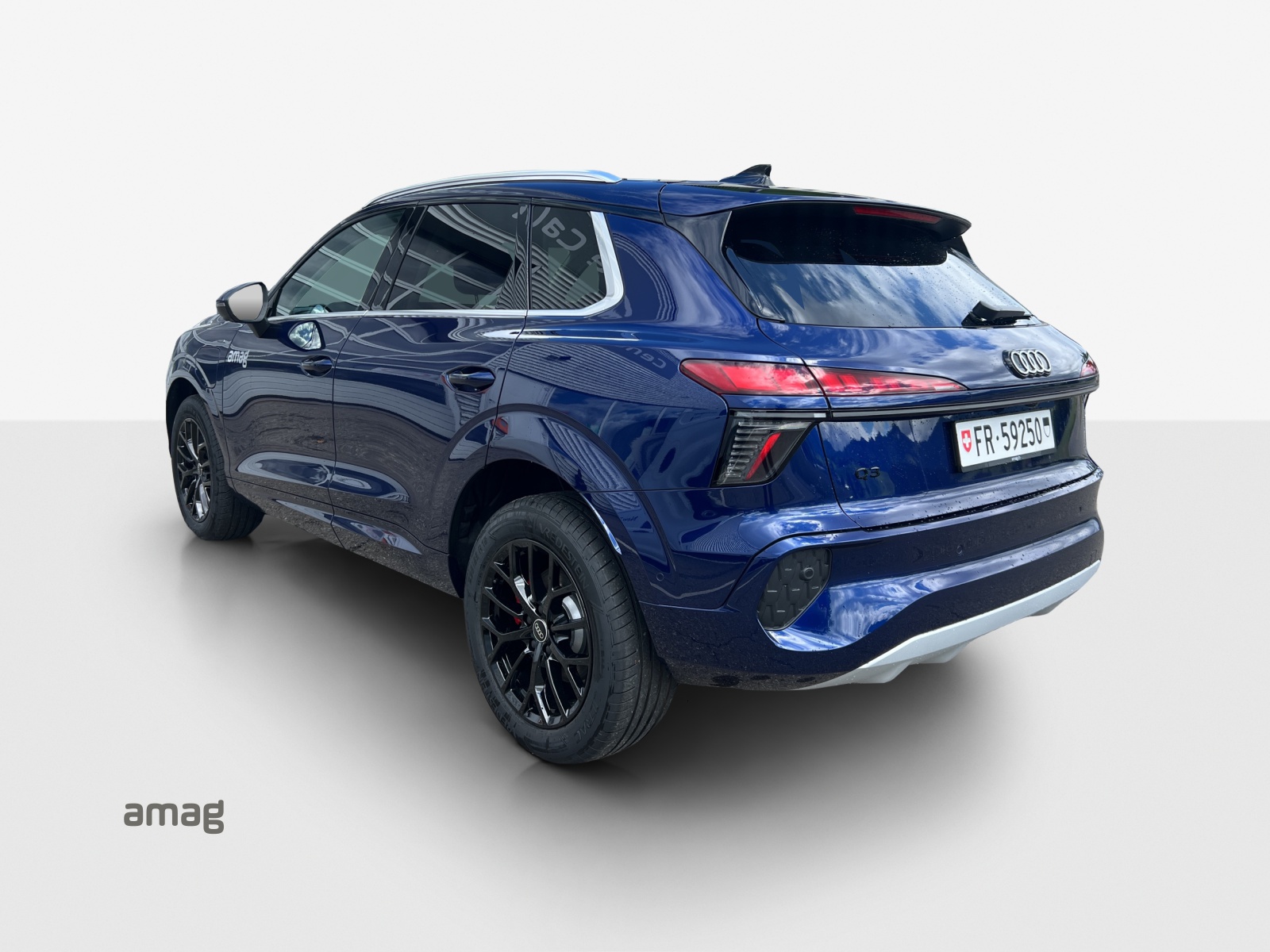 AUDI Q3 SUV e-hybrid 200 kW S tronig-showroom-element-2