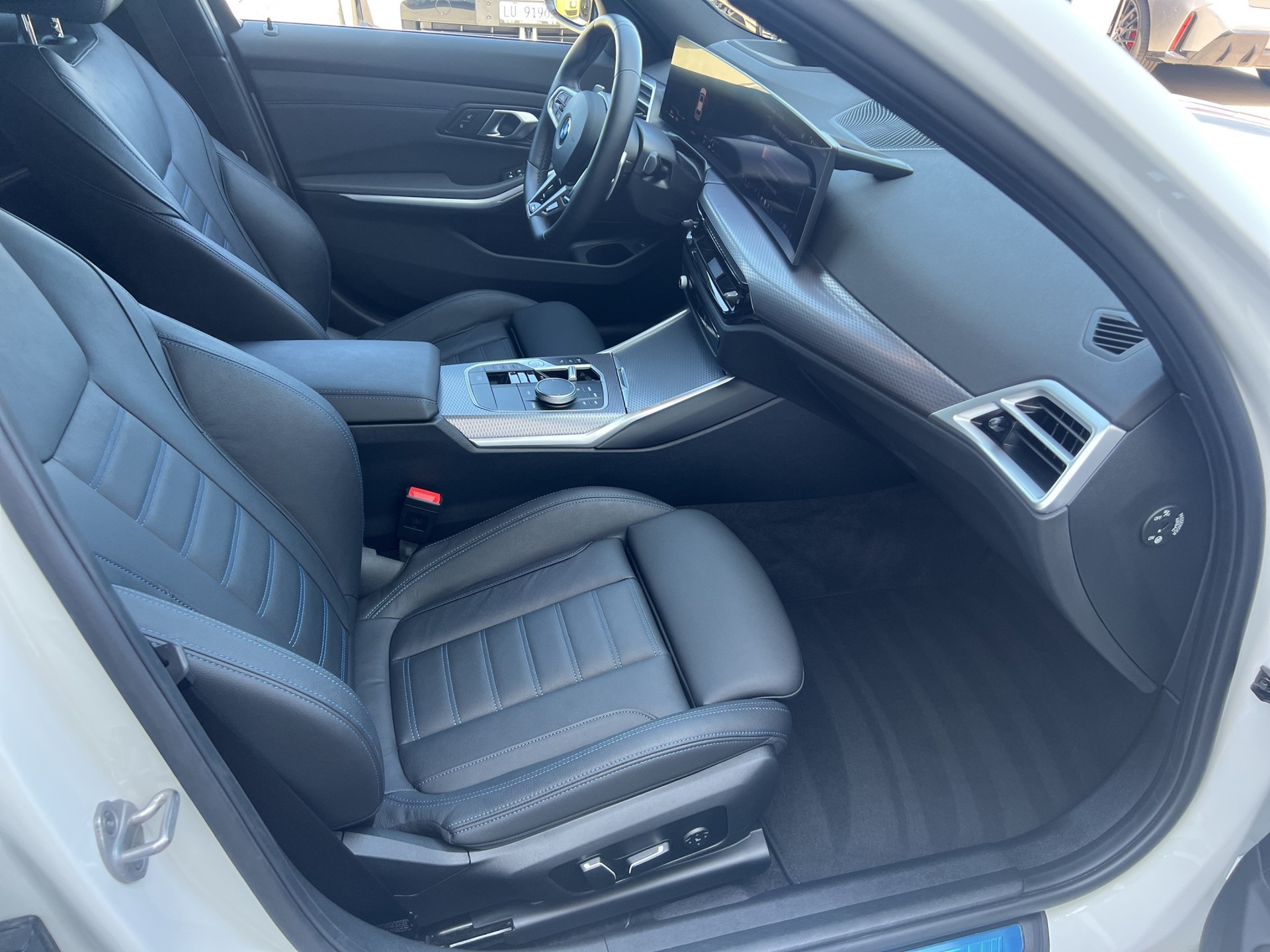 BMW 320d xDr 48V Tour M Sport-image-19