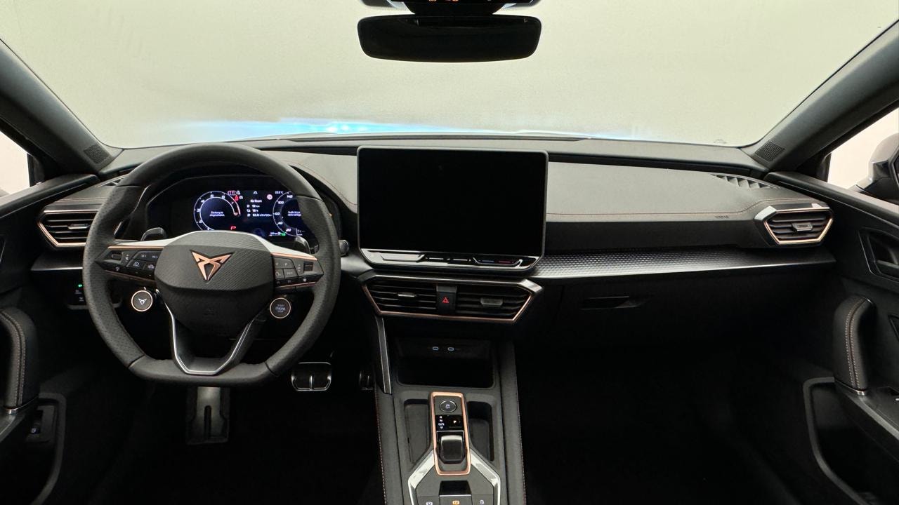 CUPRA LEON 1.5 e-HYBRID pHEV VZ Black Edition-image-4
