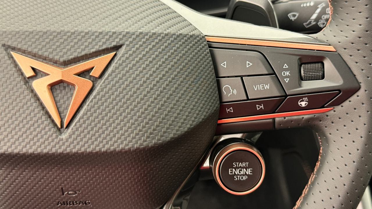 CUPRA LEON 1.5 e-HYBRID pHEV VZ Black Edition-image-9