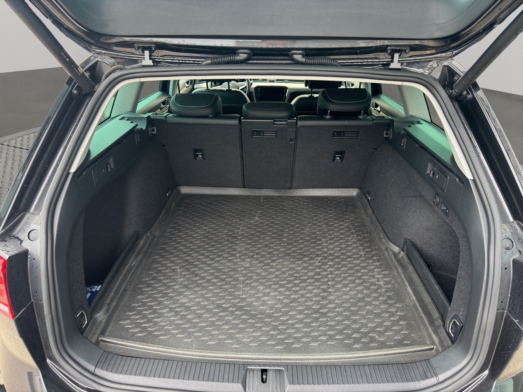 VW Passat 2.0 TDI BMT Elegance 4Motion DSG-image-13