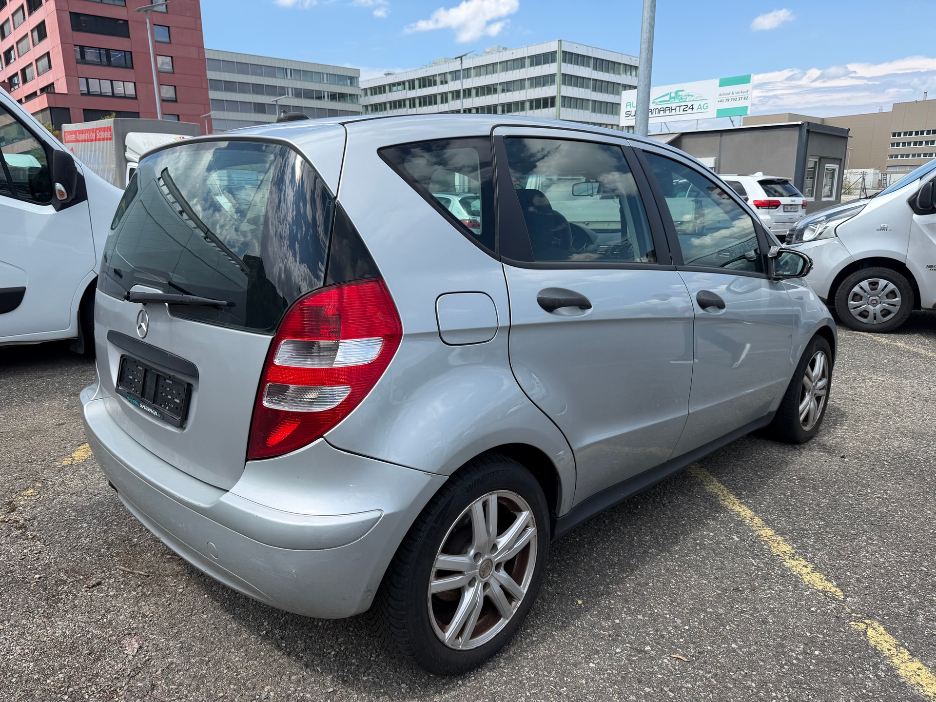MERCEDES-BENZ A 200 Avantgarde-showroom-element-3