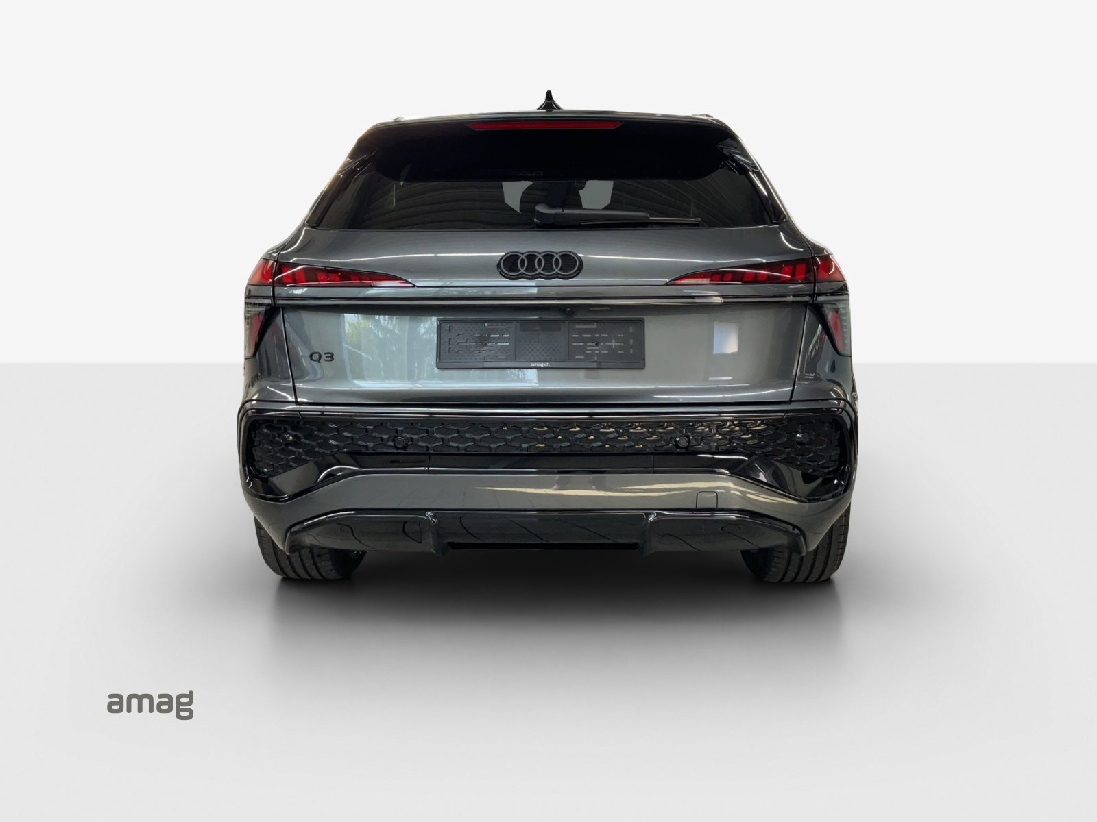 AUDI Q3 SUV e-hybrid 200 kW S tronig-showroom-element-3