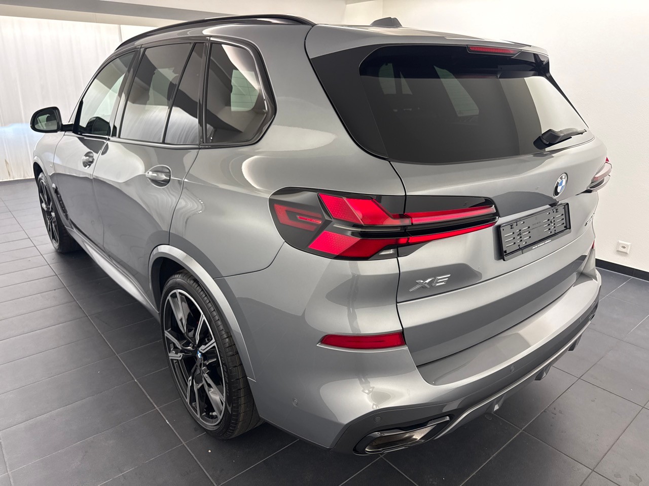 BMW X5 xD 48V 40d M Sport Pro '' inkl. AHK & Standheizung''-showroom-element-1