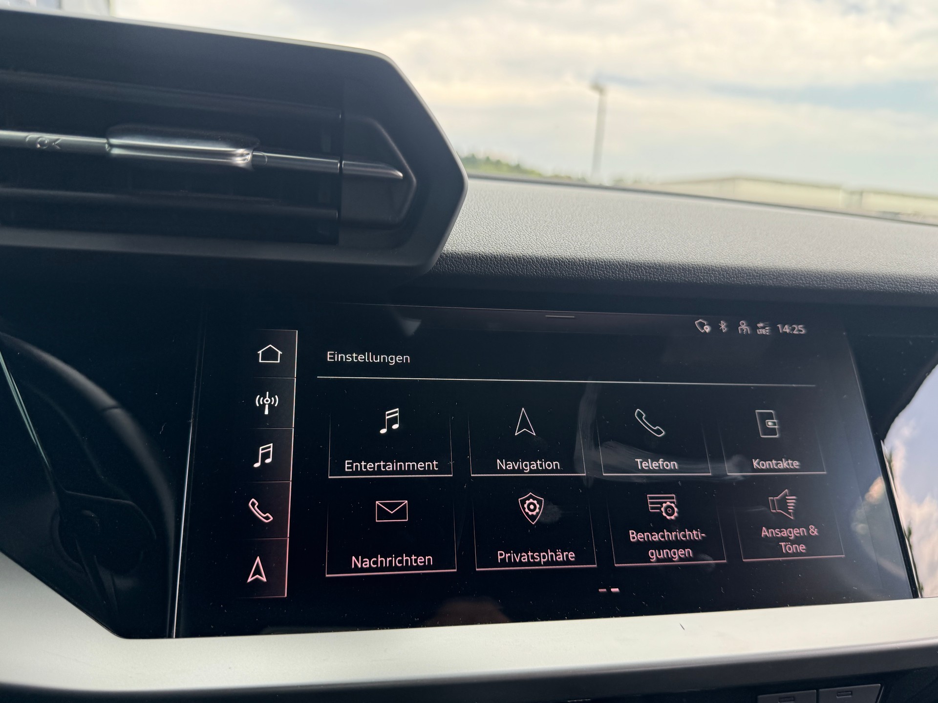AUDI A3 Sportback 35 TFSI S line S-tronic-image-17