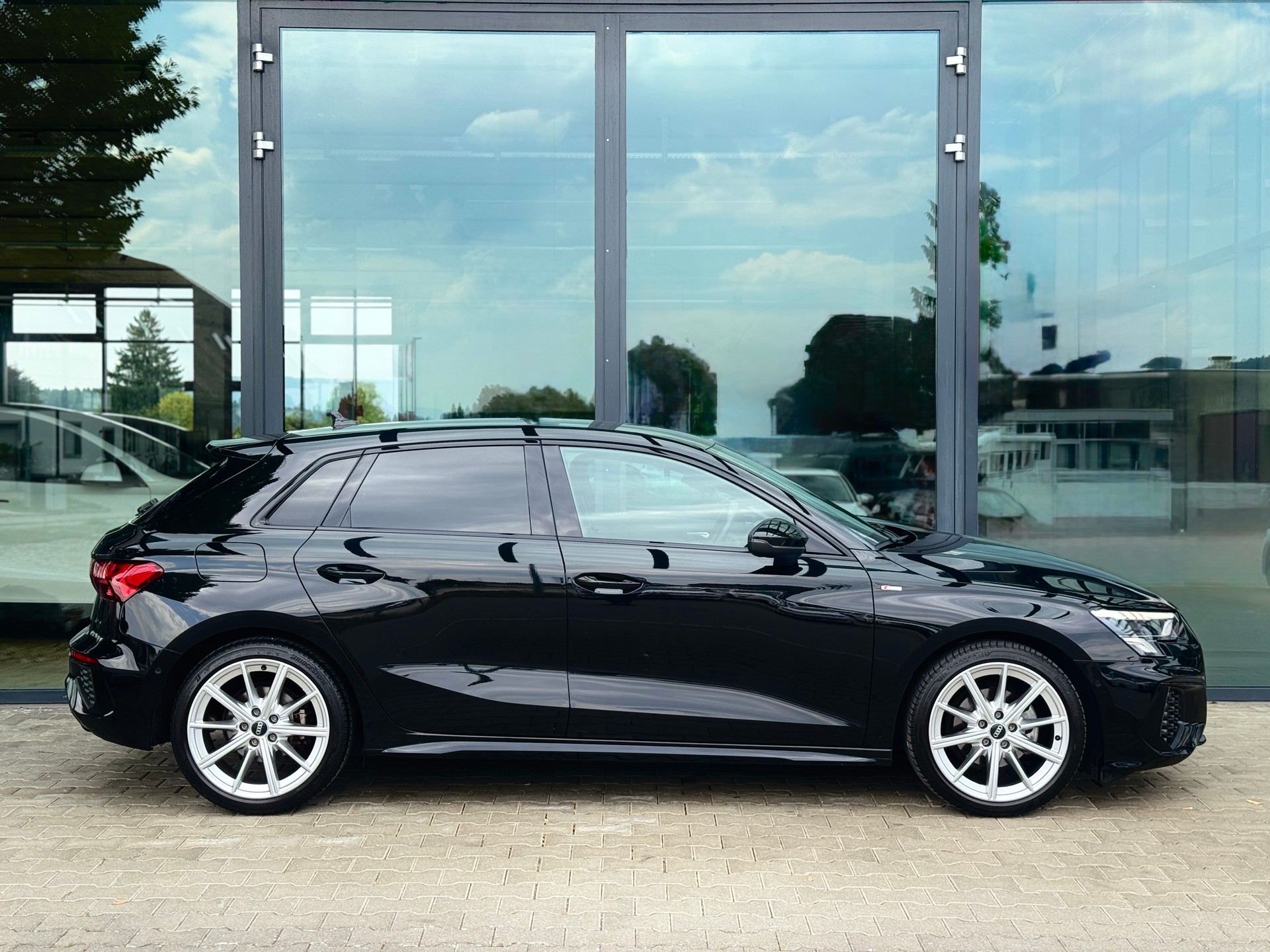AUDI A3 Sportback 35 TFSI S line S-tronic-image-6