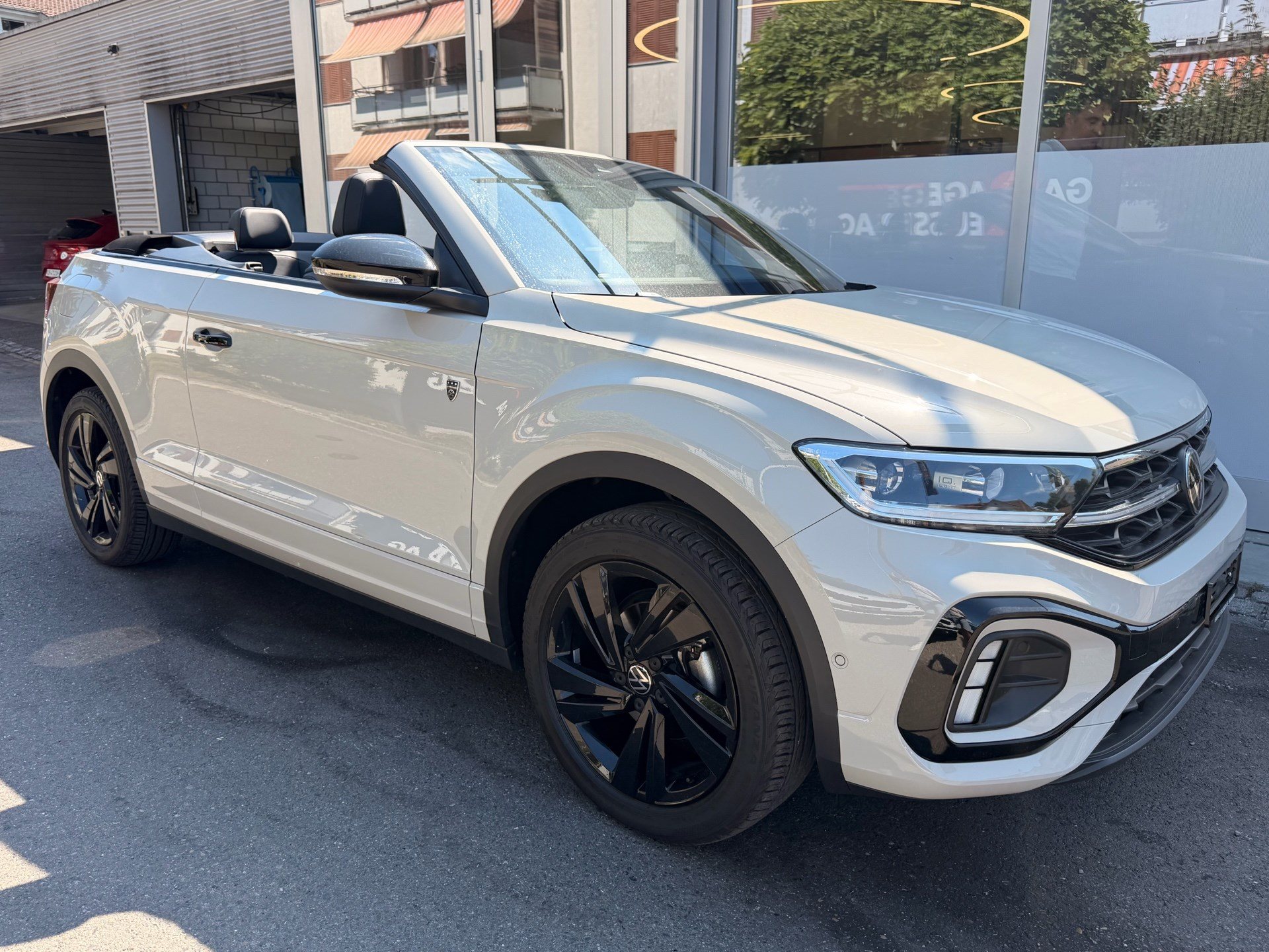 VW T-Roc CABRIOLET 1.5 TSI 150PS R-LINE *** KARMANN EDITION & 5 JAHRE VW WERKSGARANTIE ***-showroom-element-2