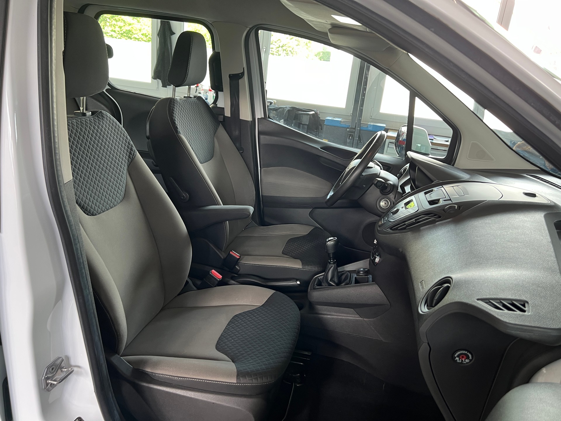 FORD Tourneo Courier 1.0 SCTi Trend-image-5