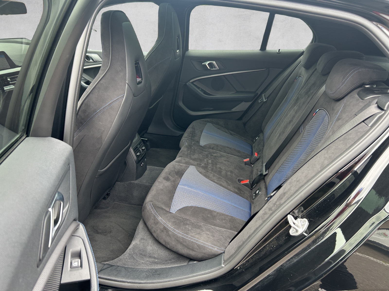 BMW 120d xDrive Steptronic M Sport-image-10