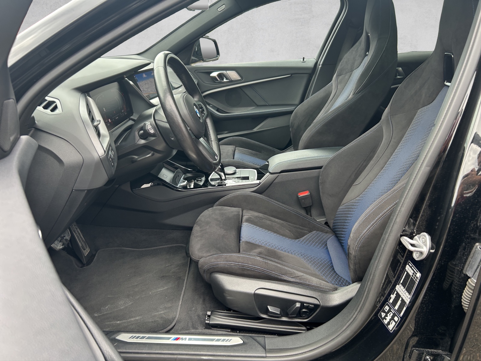 BMW 120d xDrive Steptronic M Sport-image-11