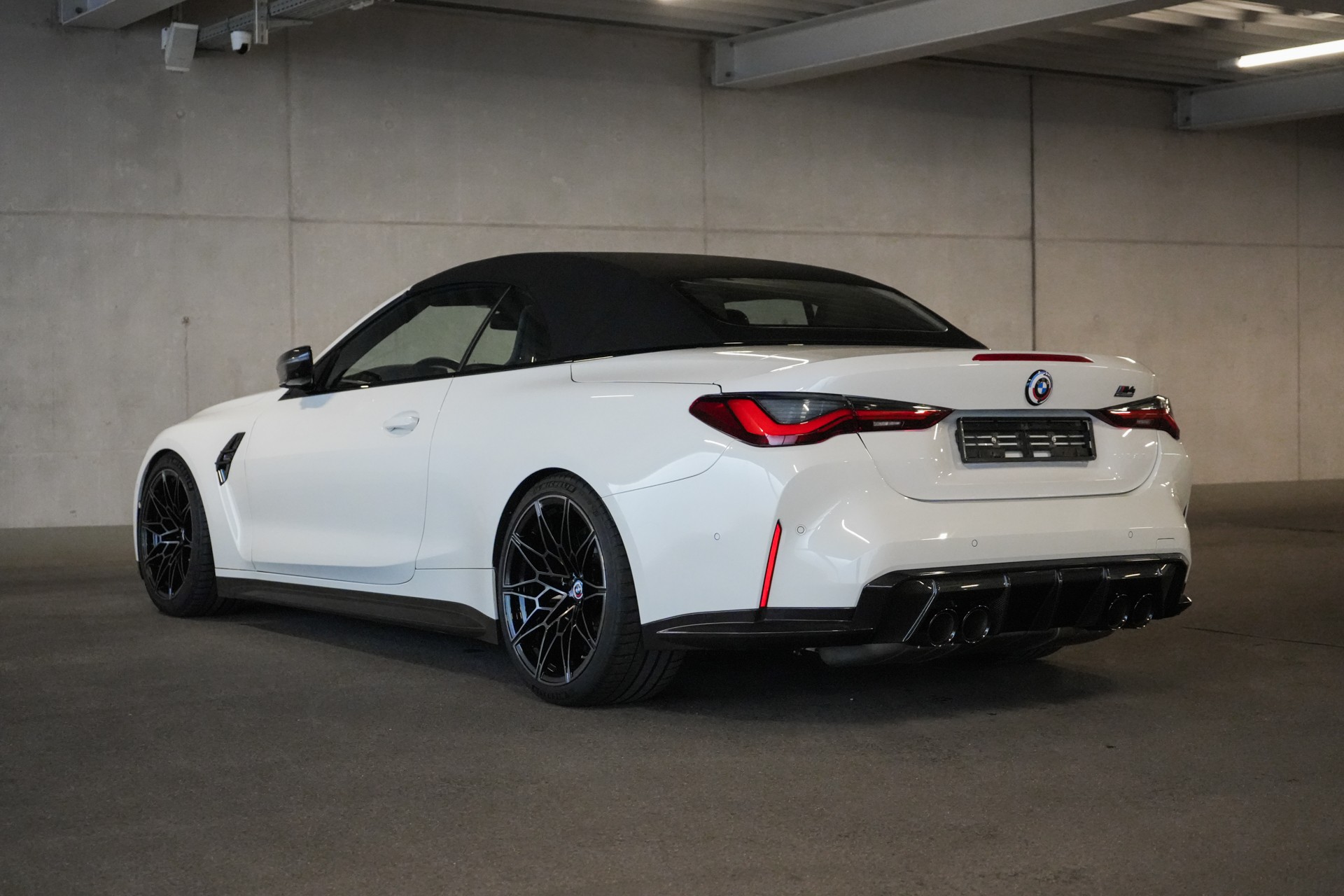 BMW M4 Cabrio Competition M xDrive-image-11