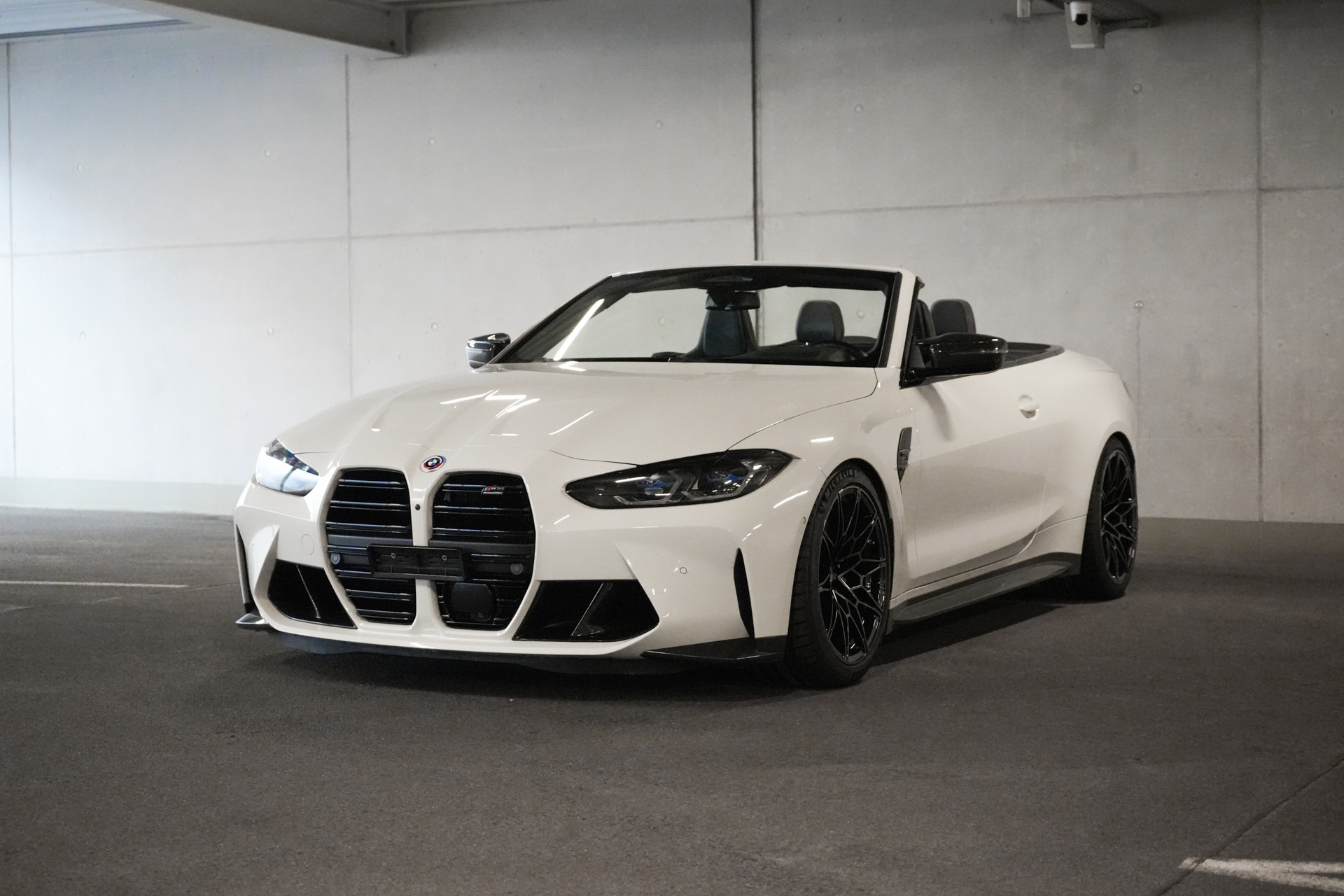 BMW M4 Cabrio Competition M xDrive-showroom-element-1