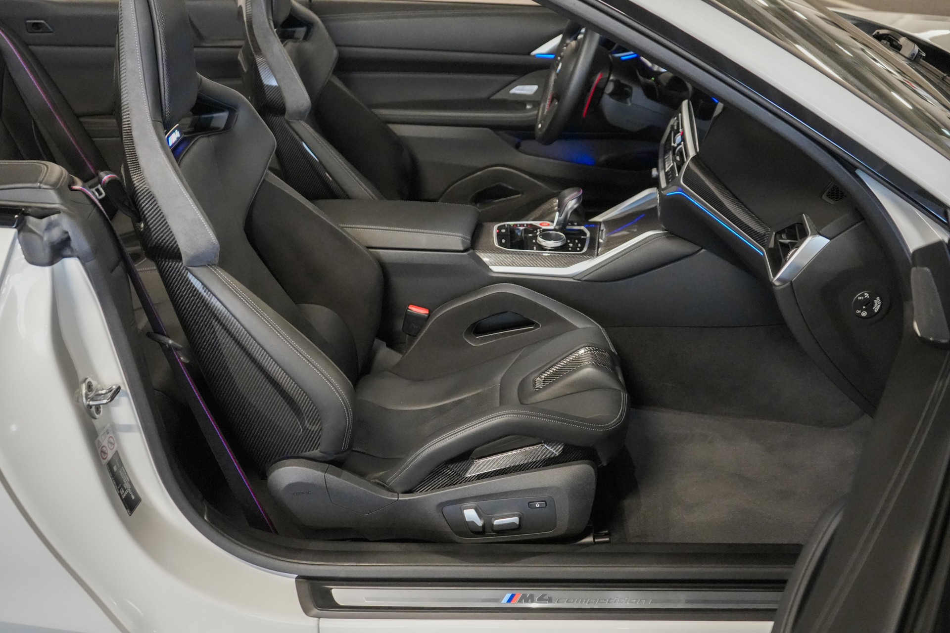 BMW M4 Cabrio Competition M xDrive-image-22