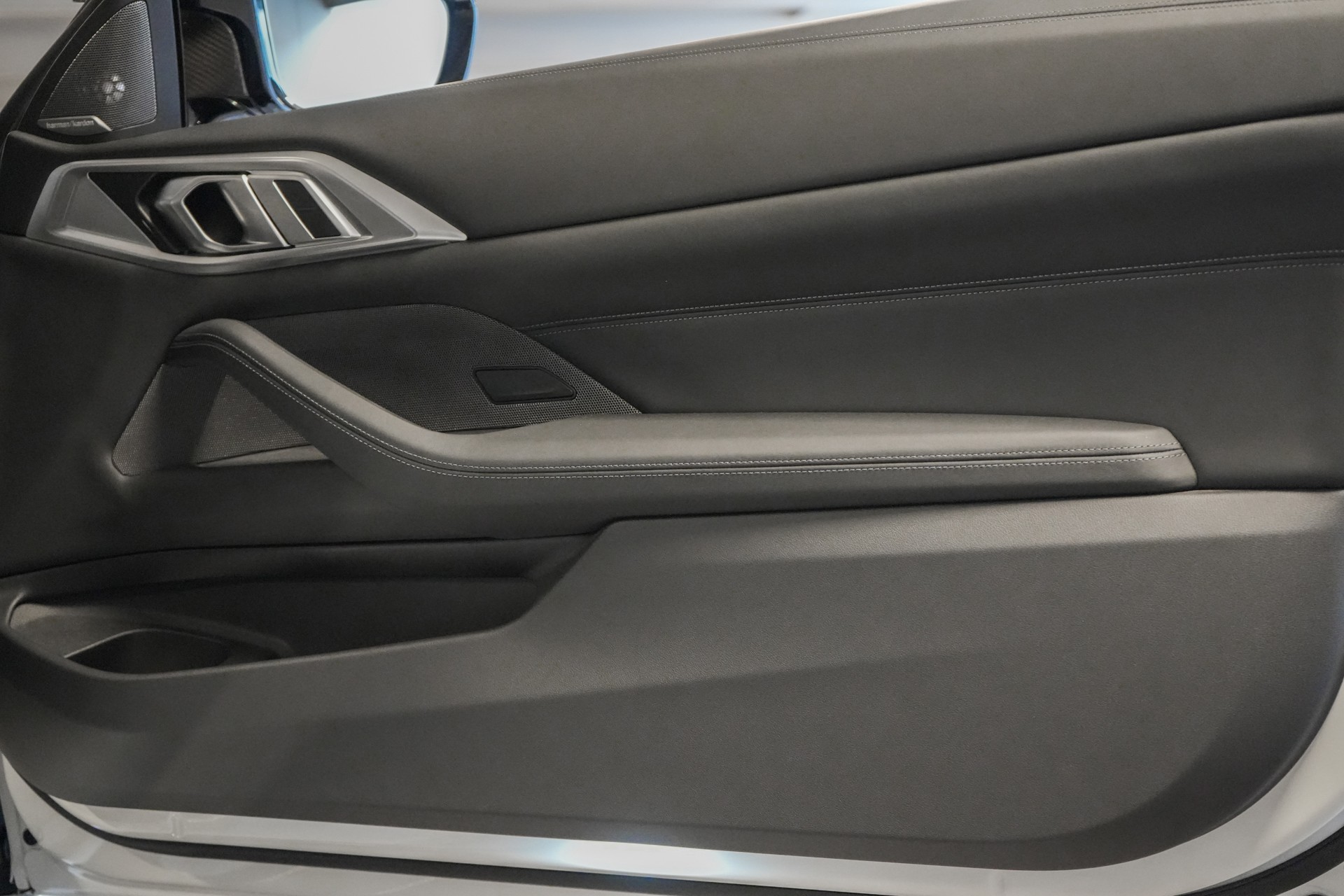 BMW M4 Cabrio Competition M xDrive-image-27