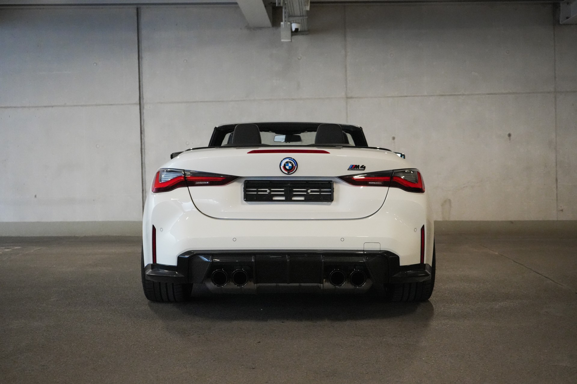 BMW M4 Cabrio Competition M xDrive-showroom-element-3