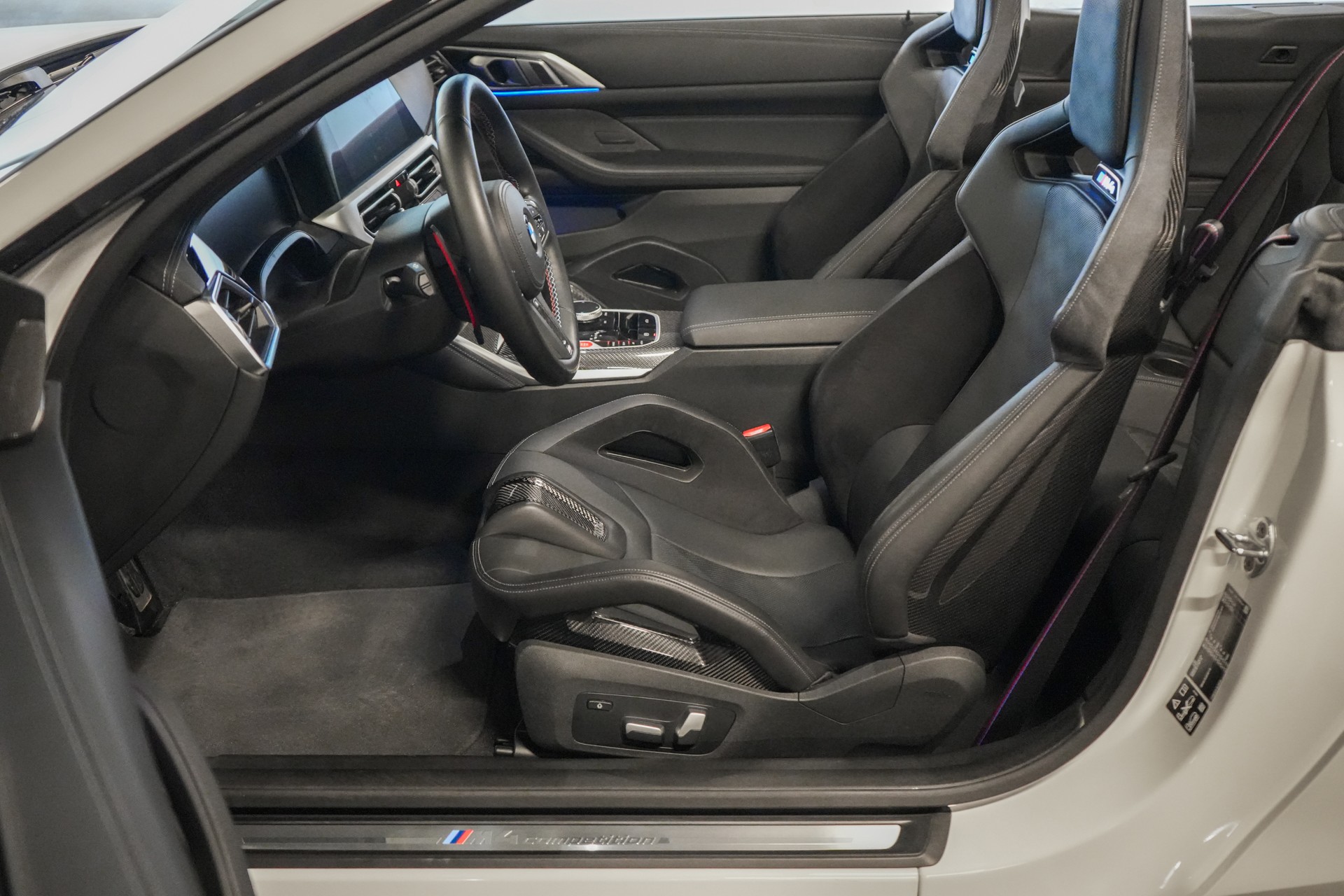 BMW M4 Cabrio Competition M xDrive-image-19