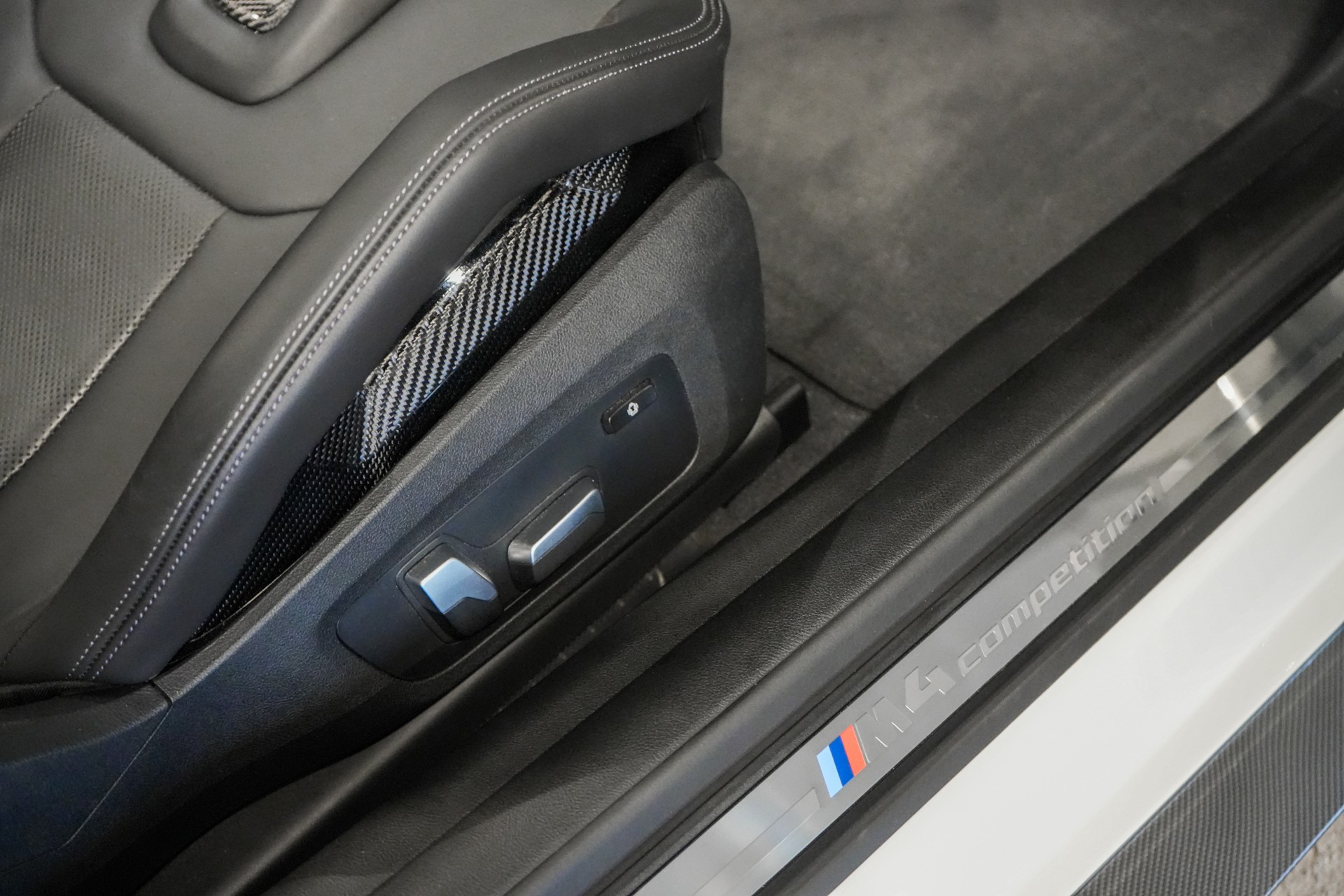 BMW M4 Cabrio Competition M xDrive-image-26