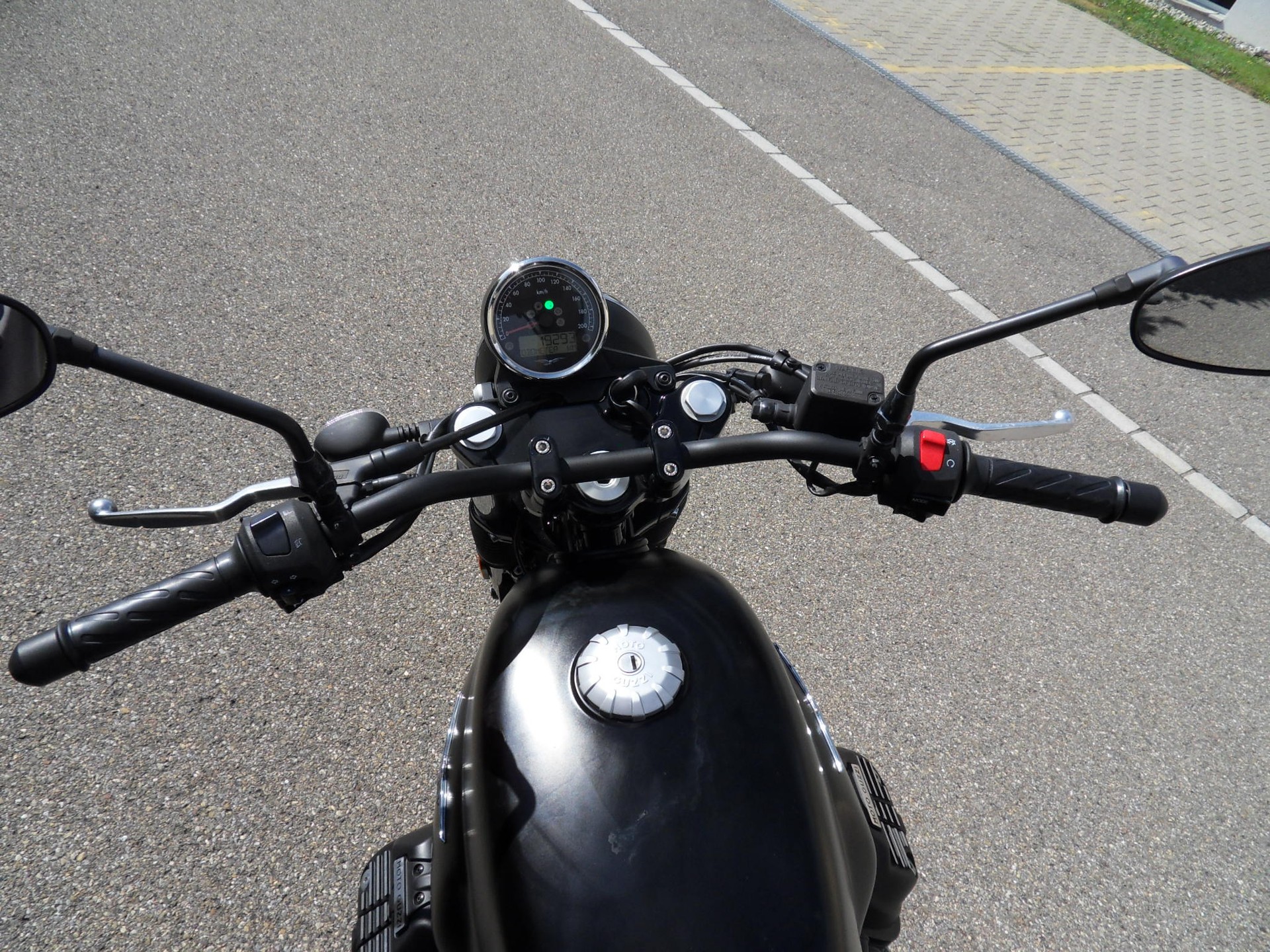 MOTO GUZZI V7 III Stone 750 ABS-image-6