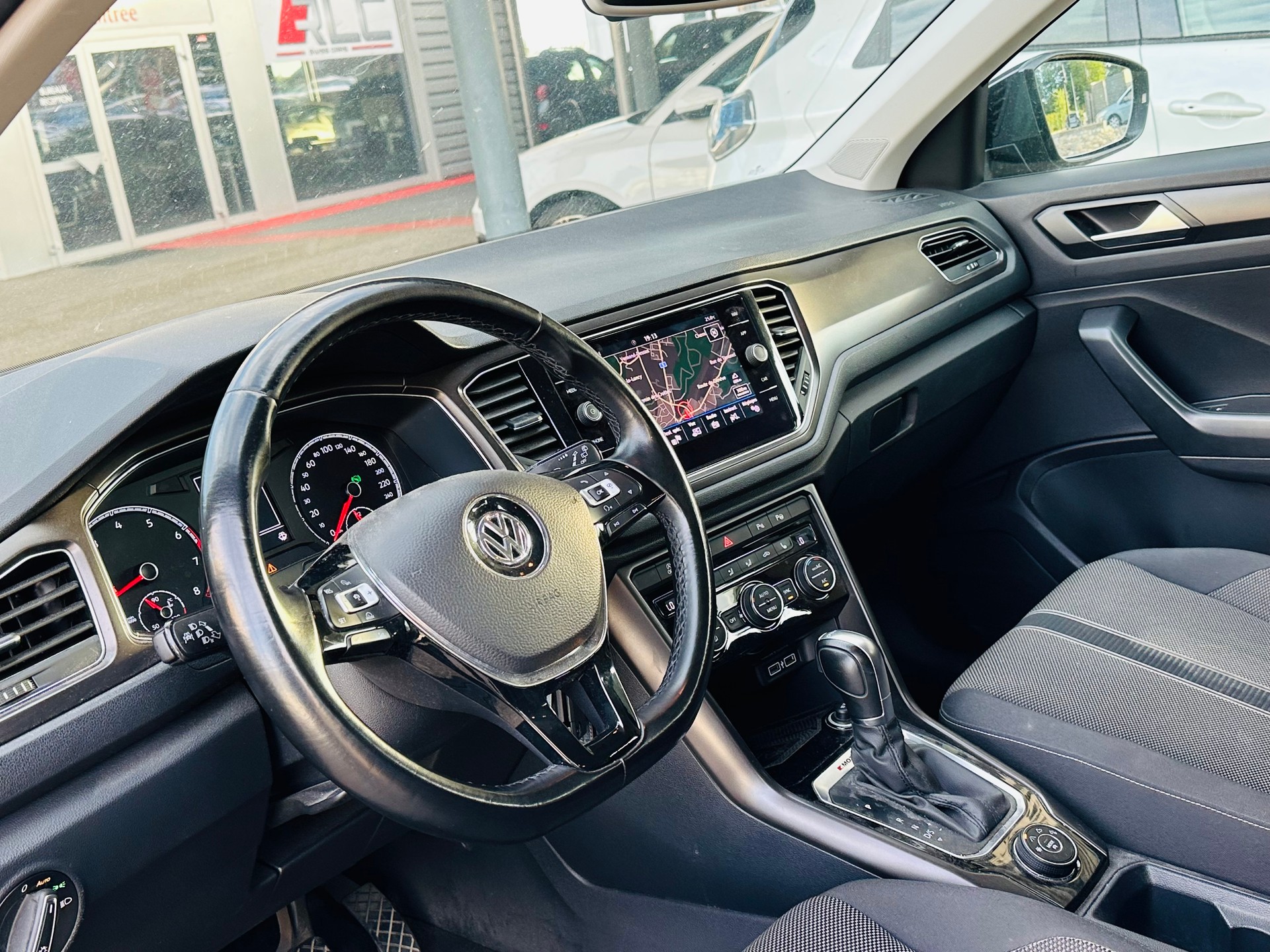 VW T-Roc 2.0 TSI Advance DSG 4Motion-image-9