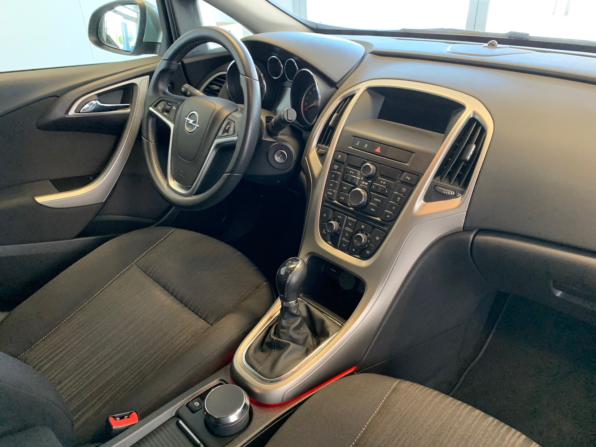 OPEL Astra 1.4i 16V Turbo Sport-image-8