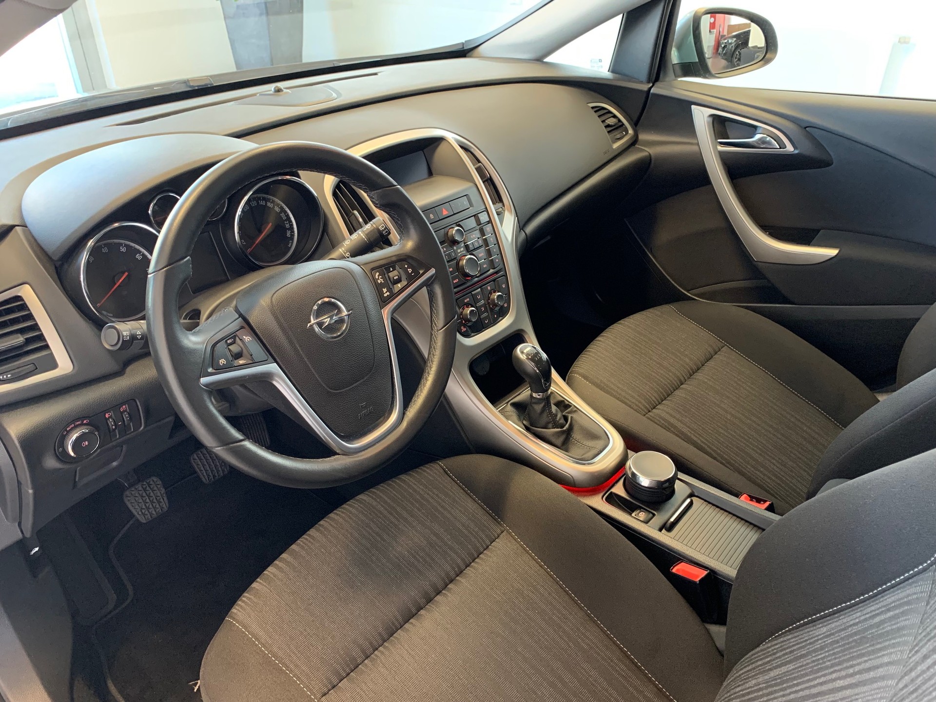 OPEL Astra 1.4i 16V Turbo Sport-image-4