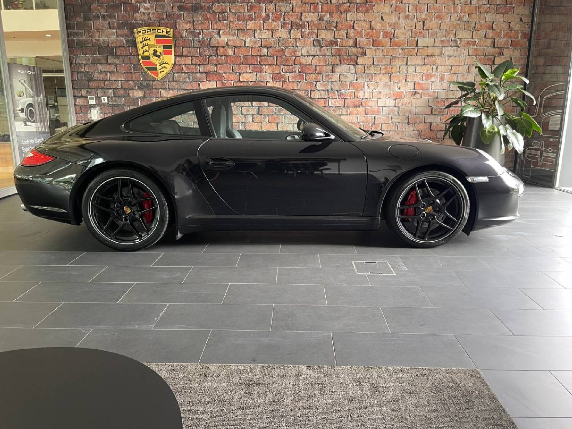PORSCHE 911 Carrera 4S-image-18