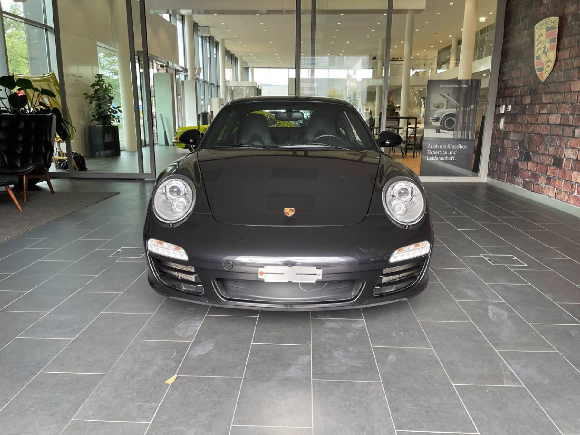 PORSCHE 911 Carrera 4S-image-14