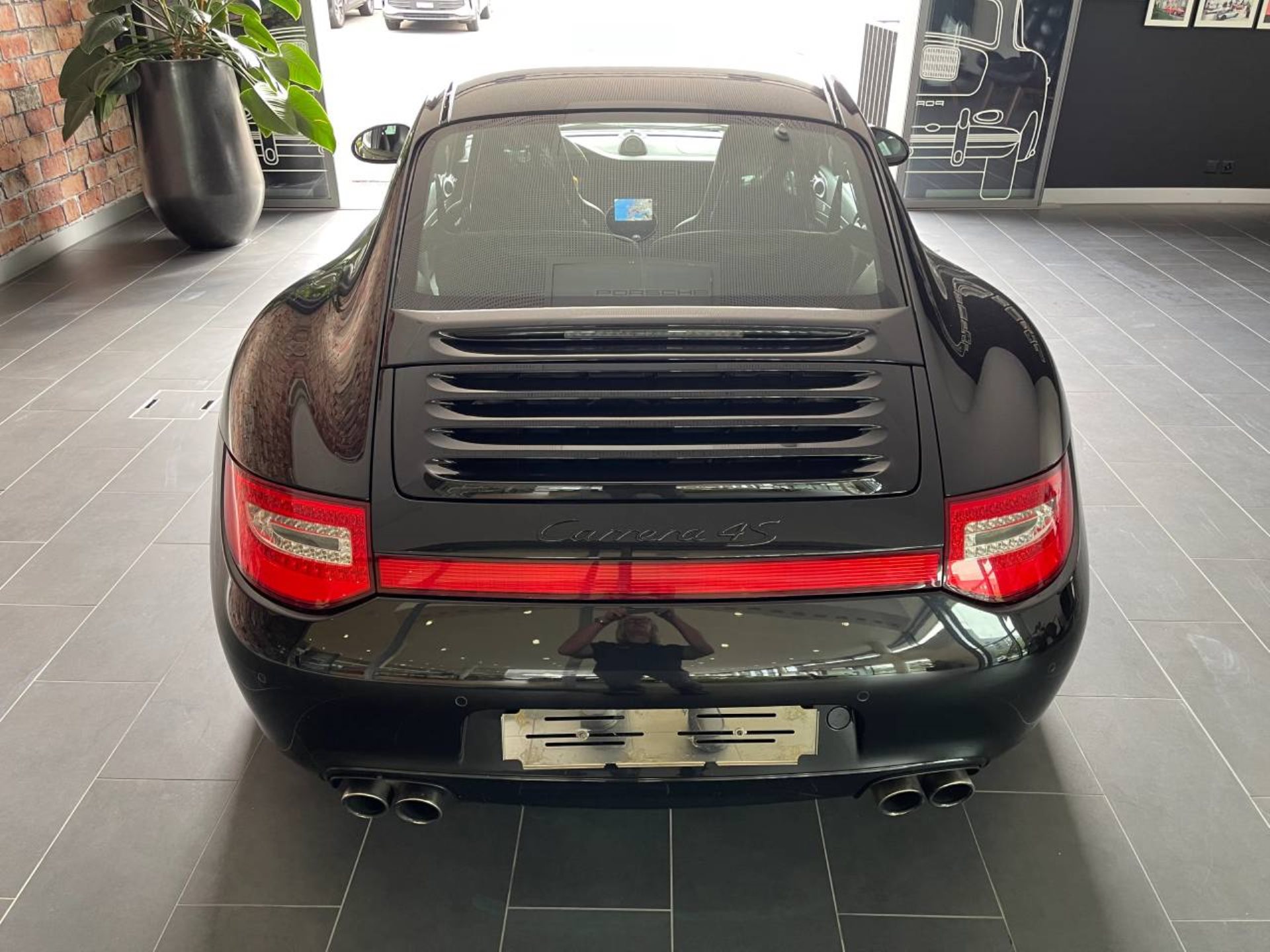 PORSCHE 911 Carrera 4S-image-15