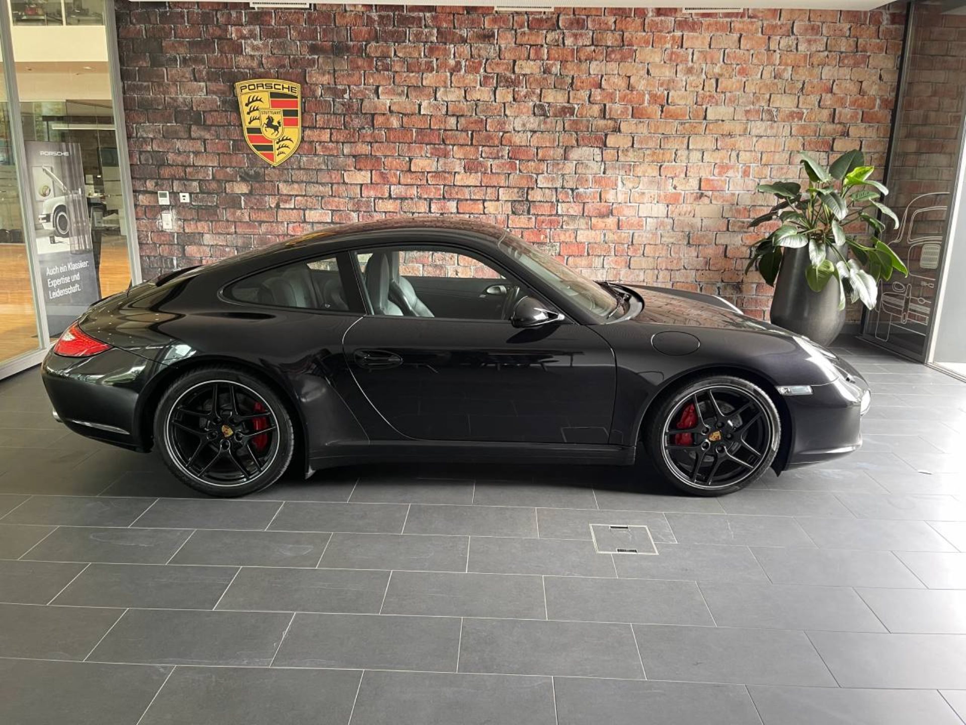 PORSCHE 911 Carrera 4S-showroom-element-1