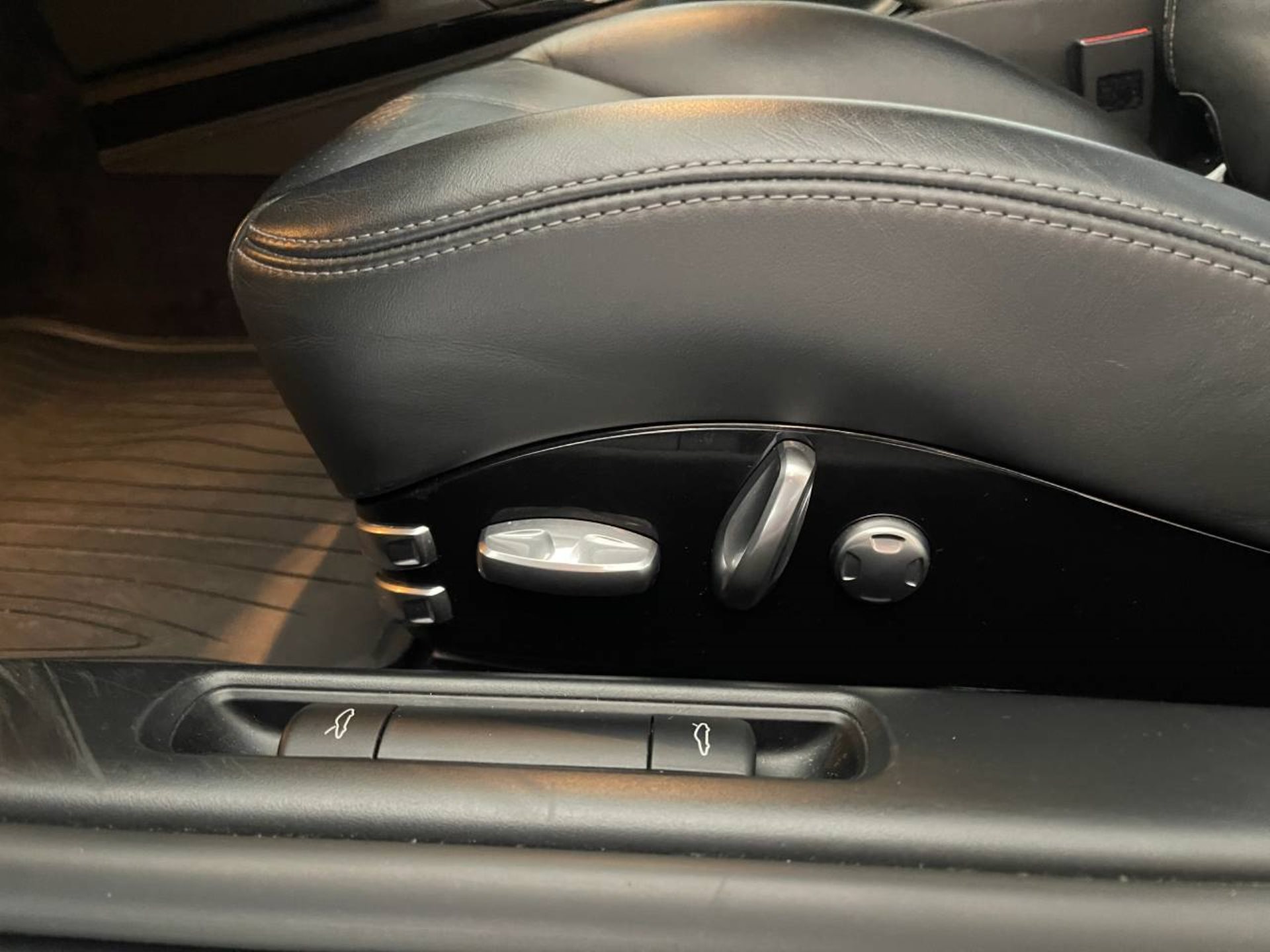 PORSCHE 911 Carrera 4S-image-29