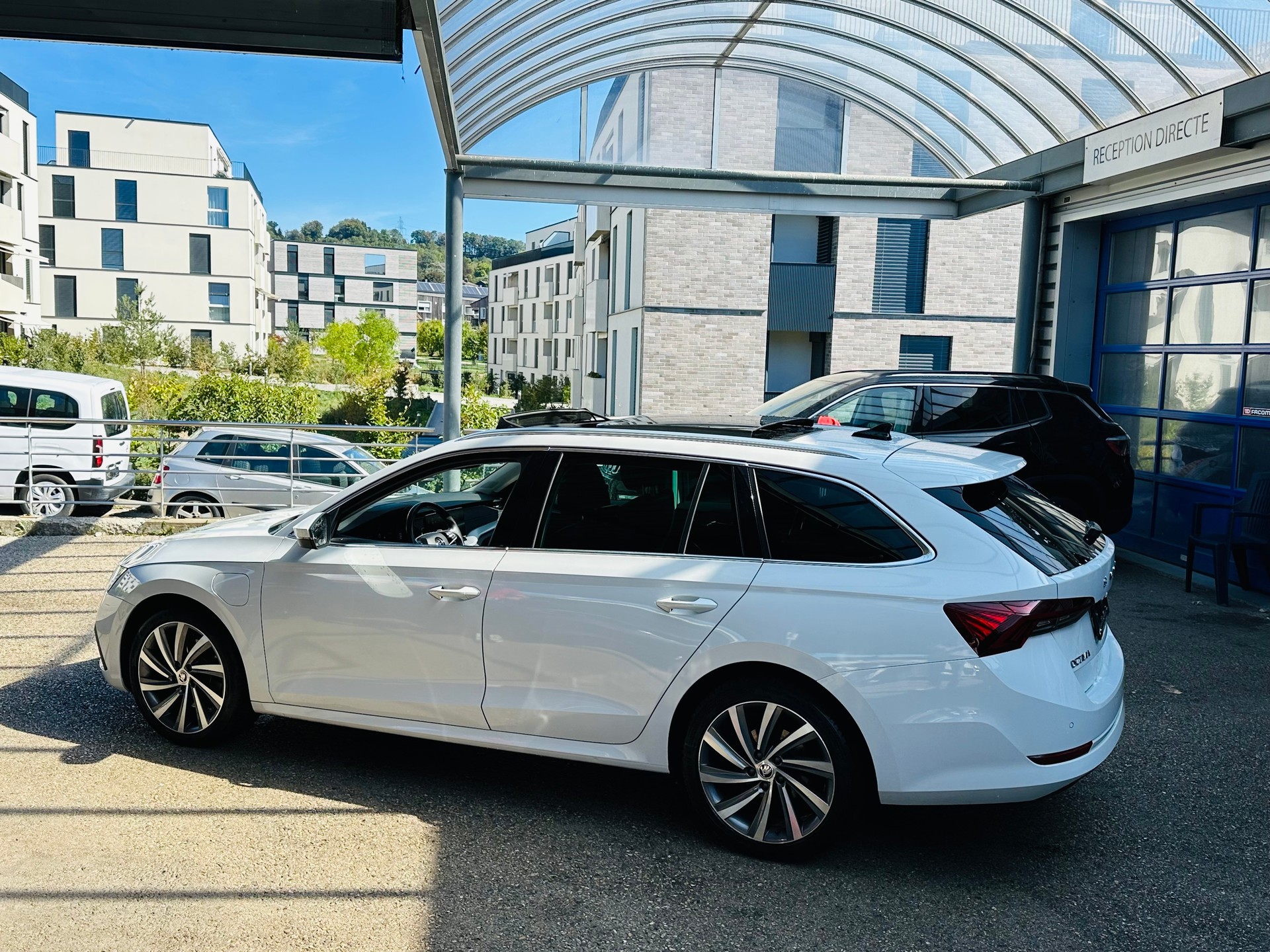 SKODA Octavia Combi 1.4 TSI PHEV DSG Style-image-8