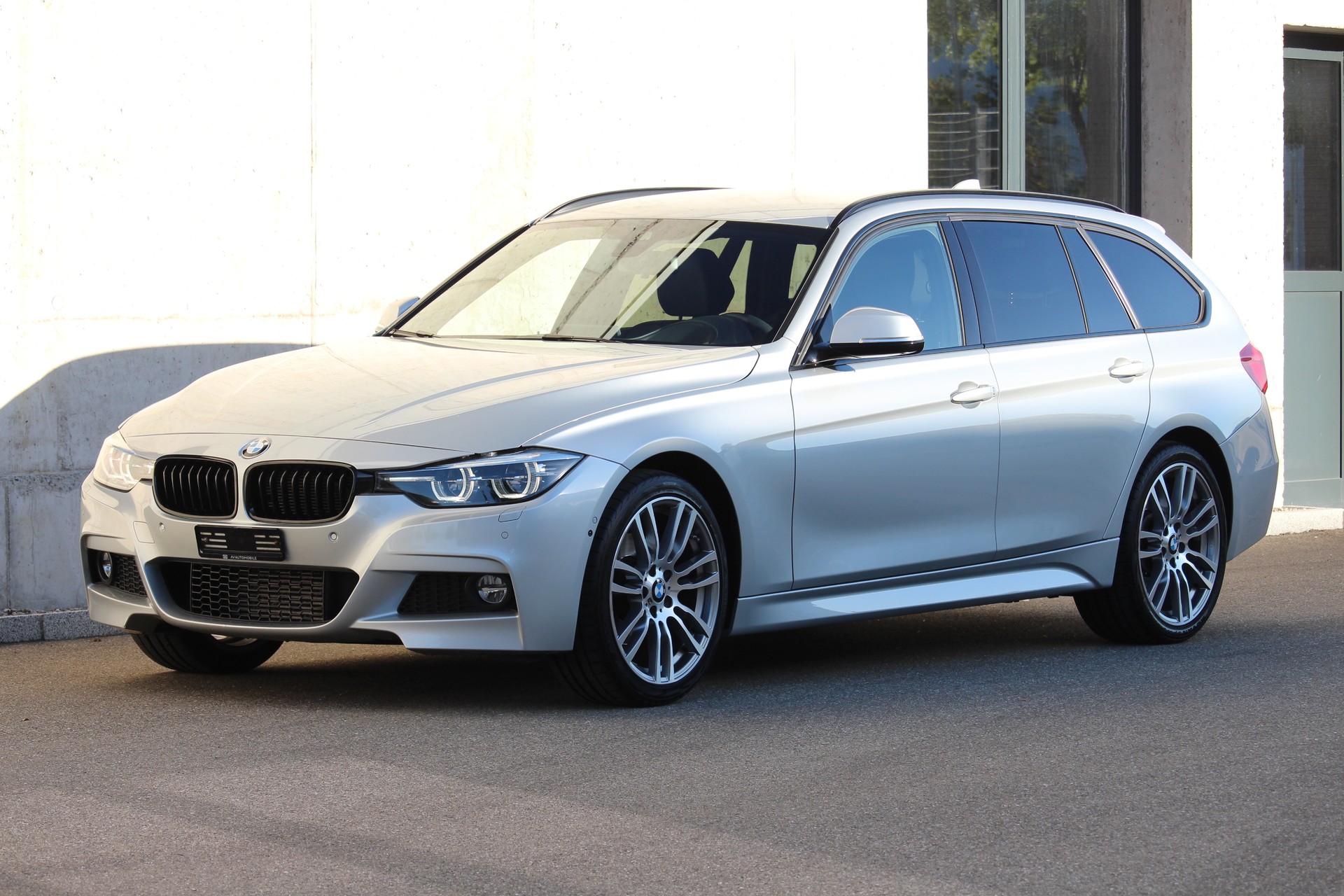 BMW 320d xDrive Touring Edition M Sport Steptronic *Facelift Model *19 Zoll M-Aluräder *CH-Fahrzeug-image-9