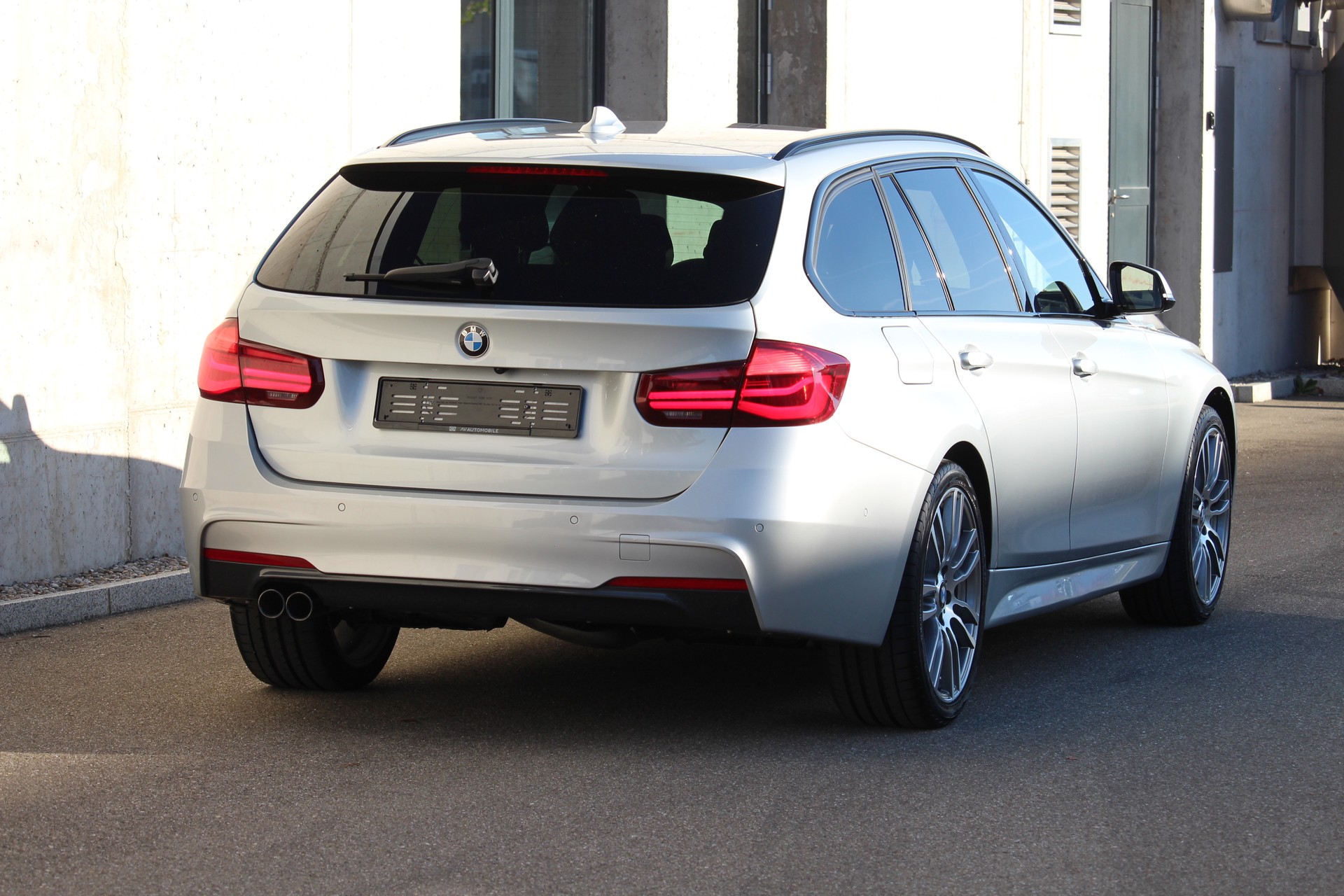 BMW 320d xDrive Touring Edition M Sport Steptronic *Facelift Model *19 Zoll M-Aluräder *CH-Fahrzeug-image-4
