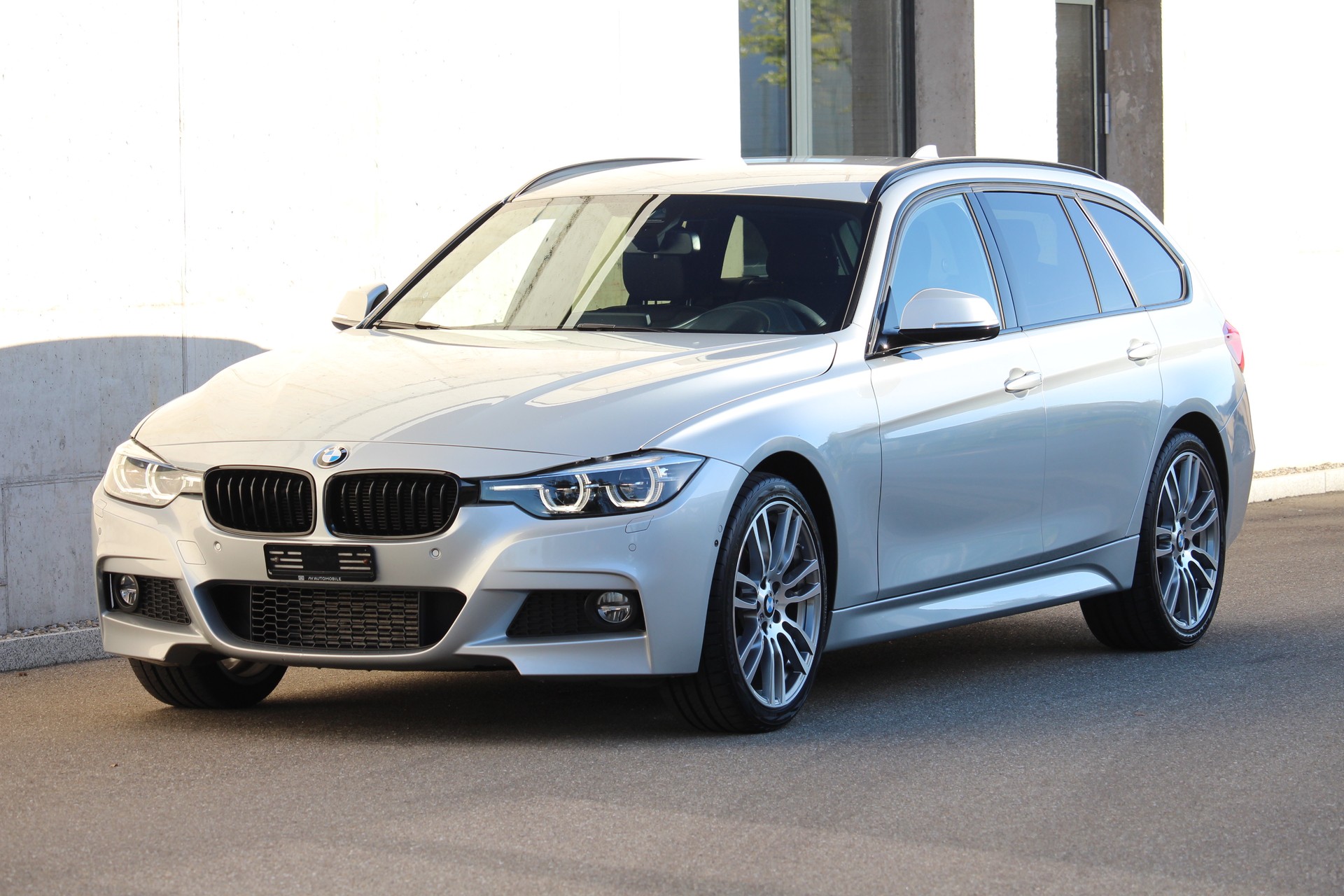 BMW 320d xDrive Touring Edition M Sport Steptronic *Facelift Model *19 Zoll M-Aluräder *CH-Fahrzeug-image-10