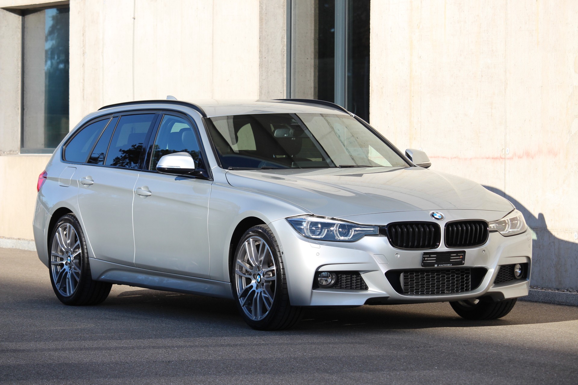 BMW 320d xDrive Touring Edition M Sport Steptronic *Facelift Model *19 Zoll M-Aluräder *CH-Fahrzeug-showroom-element-1