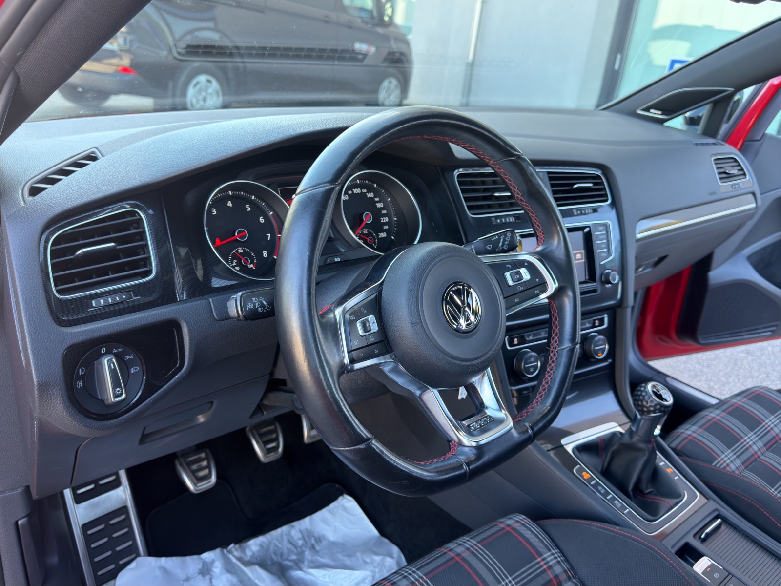 VW Golf 2.0 TSI GTI Performance-image-25