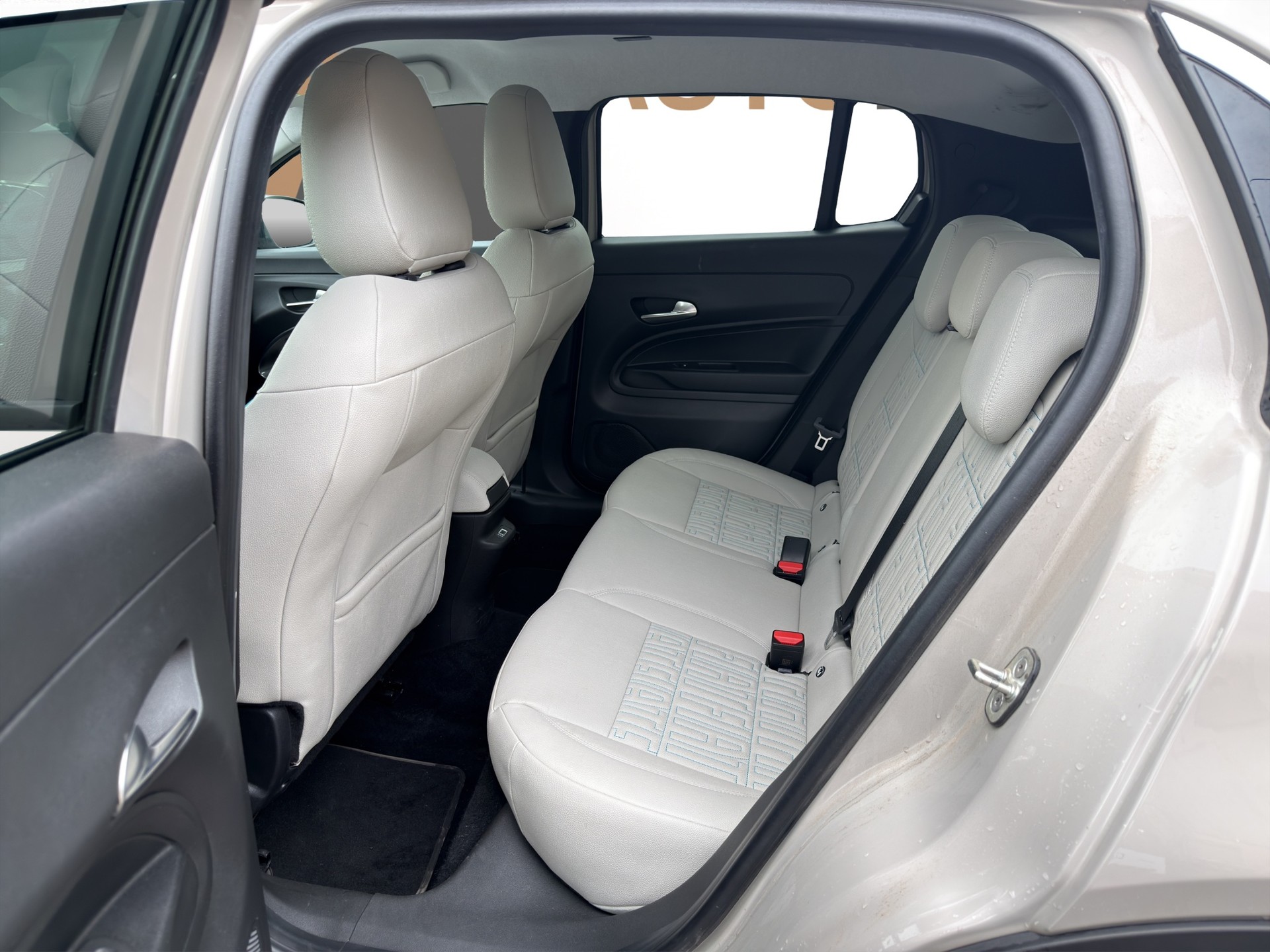 FIAT 600 1.2 Hybrid La Prima-image-12