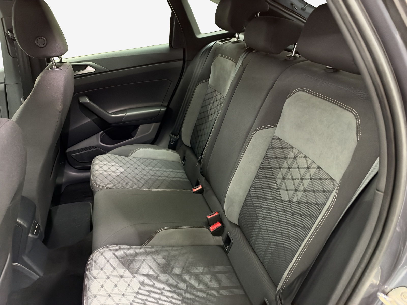 VW Taigo 1.0 TSI R-Line DSG-image-11
