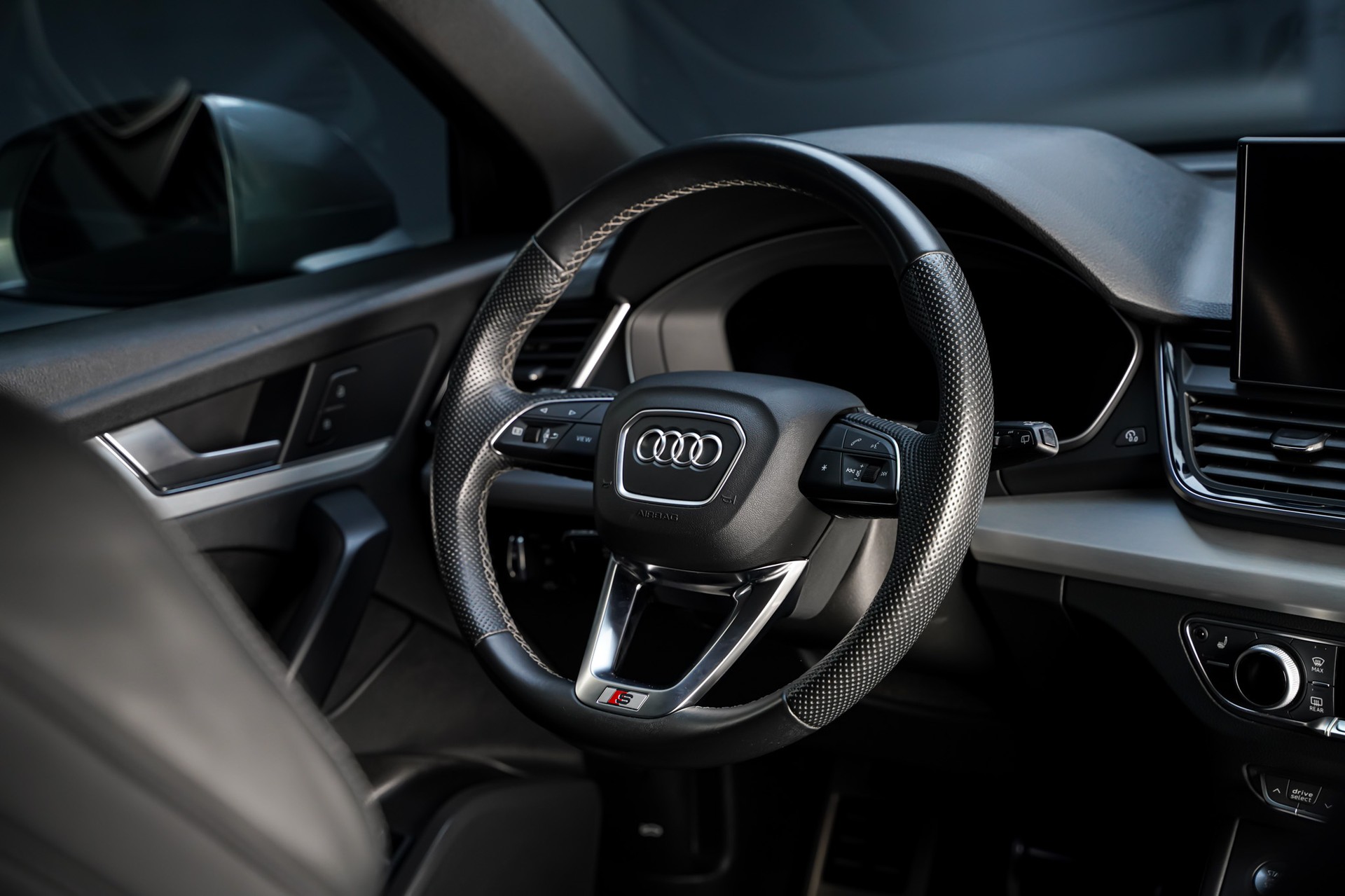 AUDI Q5 Sportback 40 TFSI S line quattro S-tronic-image-20