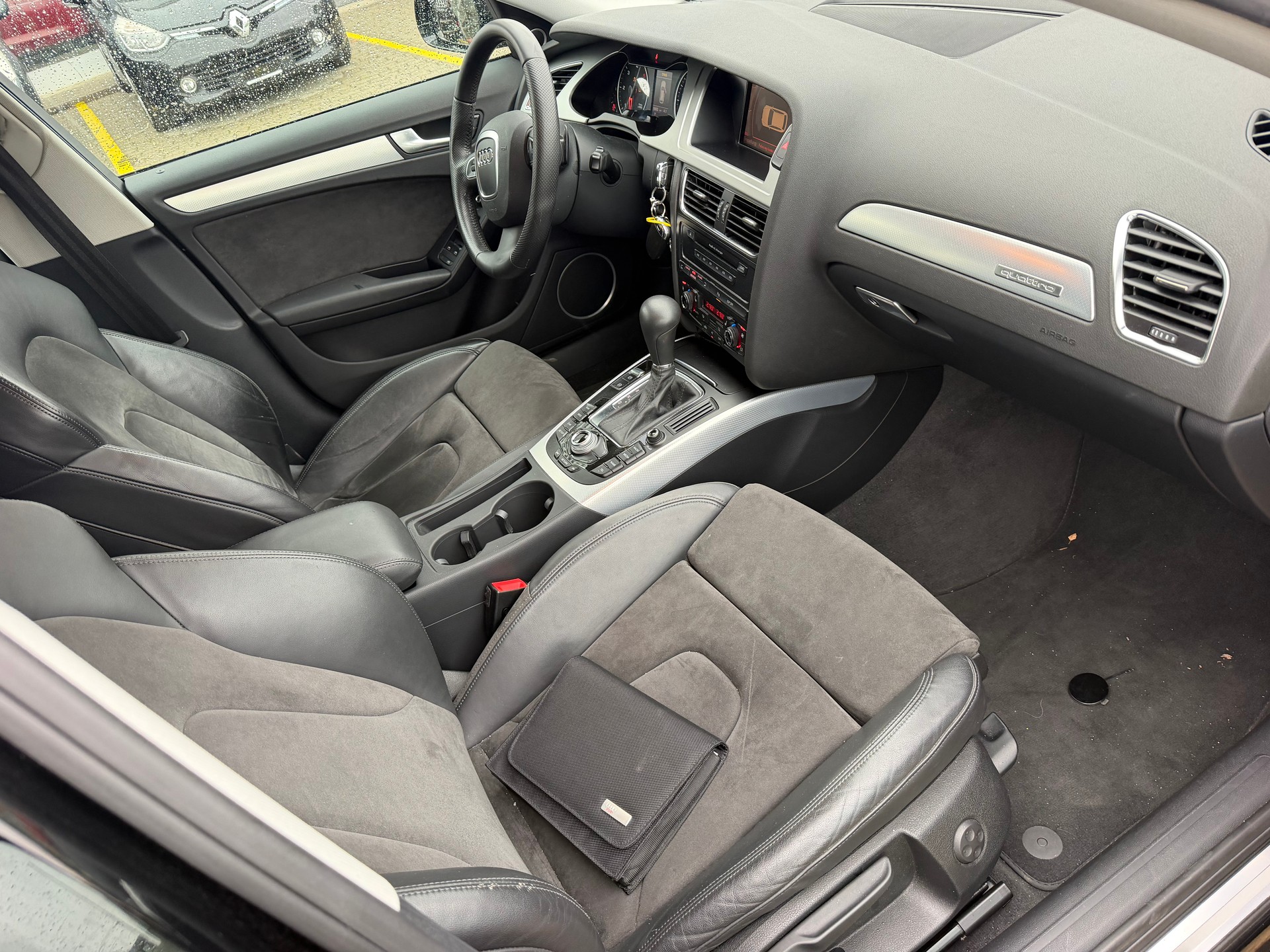 AUDI A4 Avant 3.0 TDI quattro tiptronic-image-10