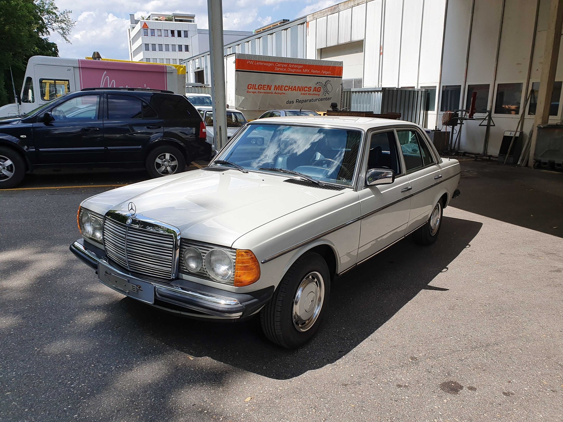 MERCEDES-BENZ 230 W123