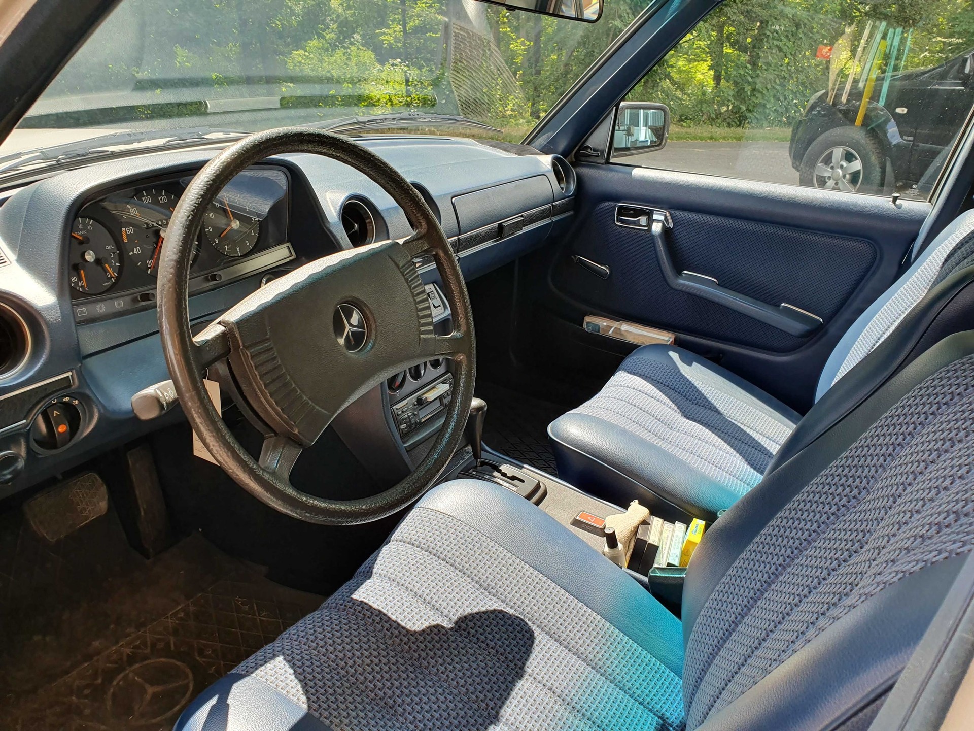 MERCEDES-BENZ 230 W123-image-4