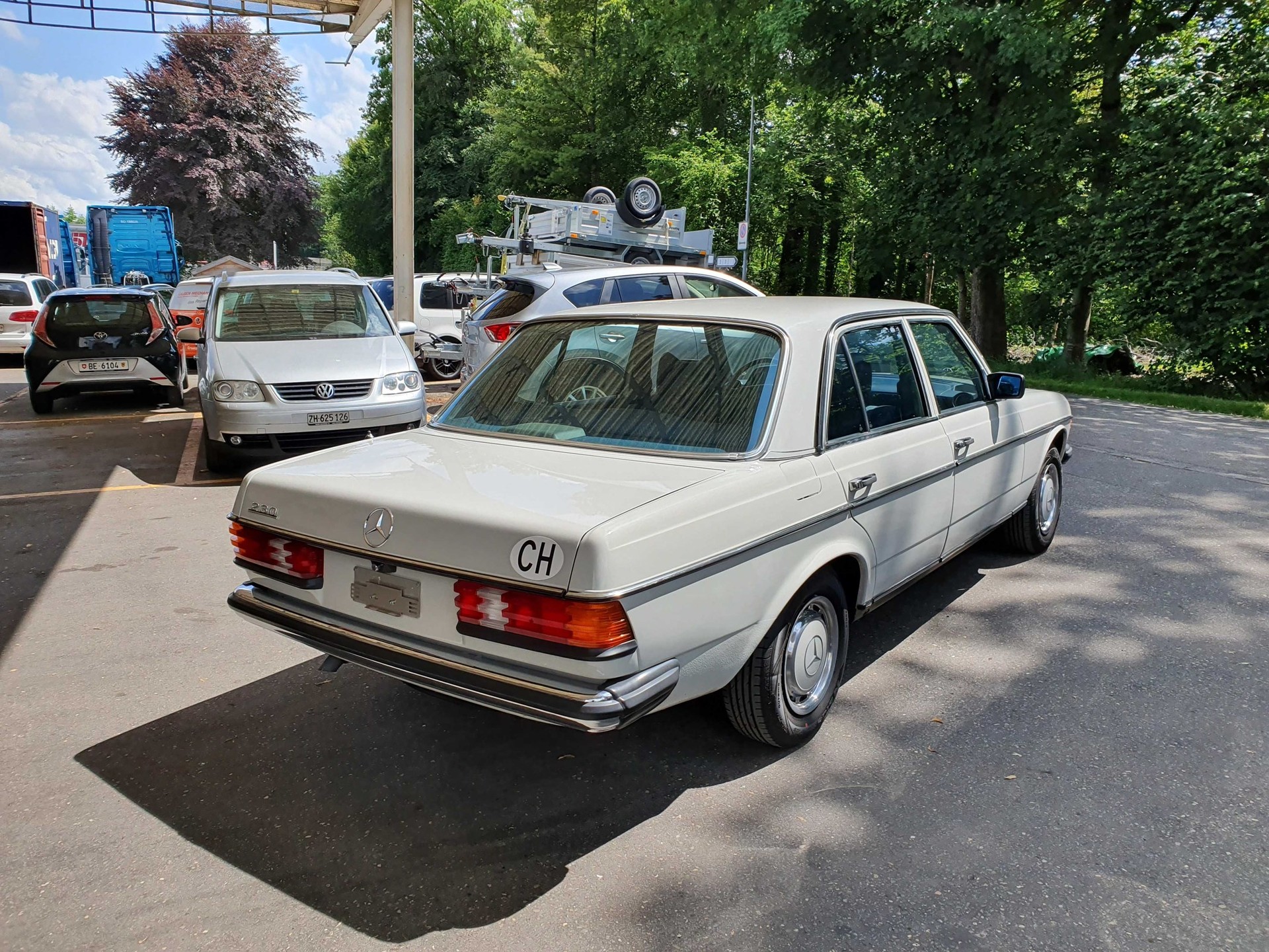 MERCEDES-BENZ 230 W123-image-2
